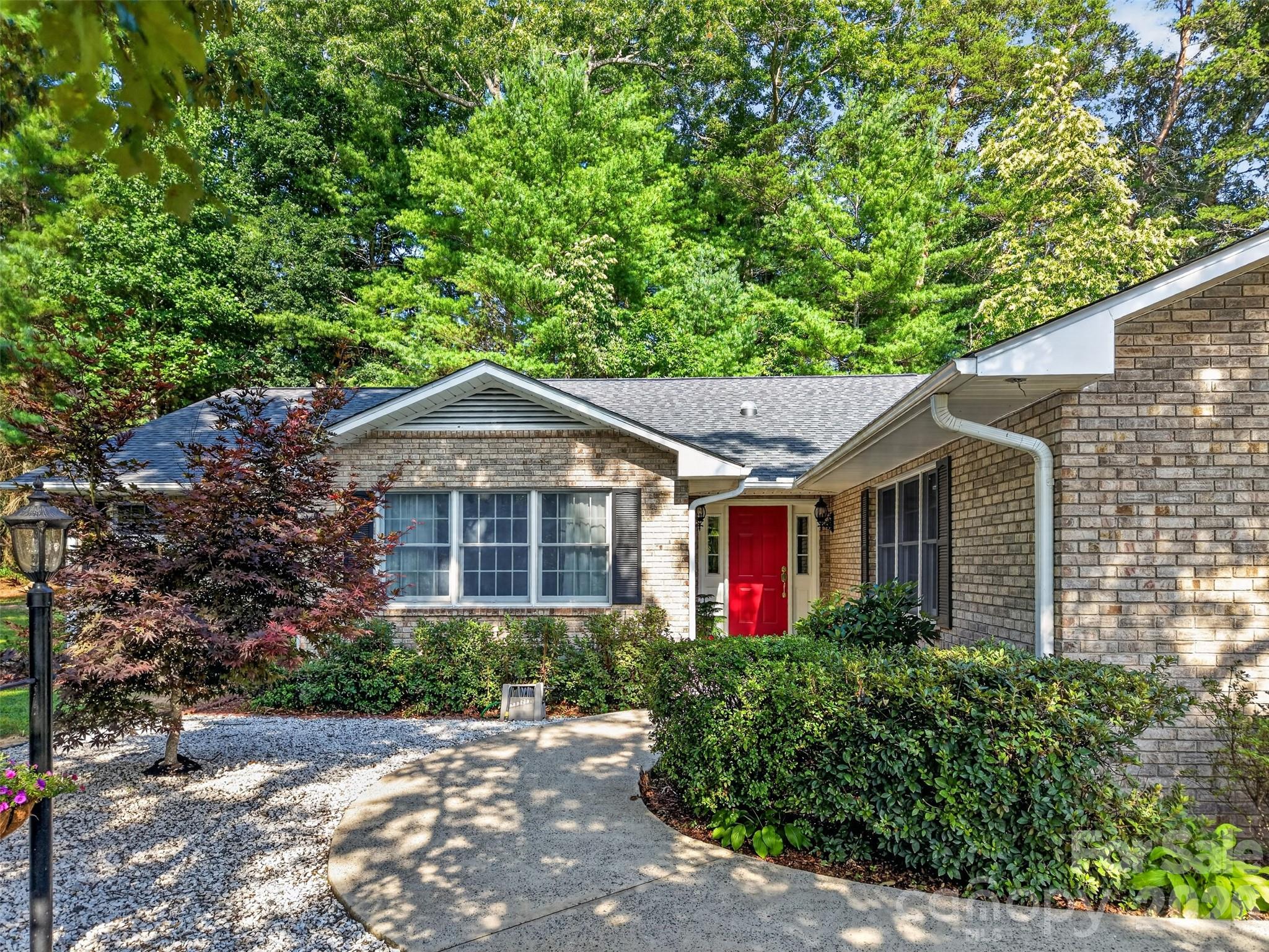 227 Sean Way — Hendersonville