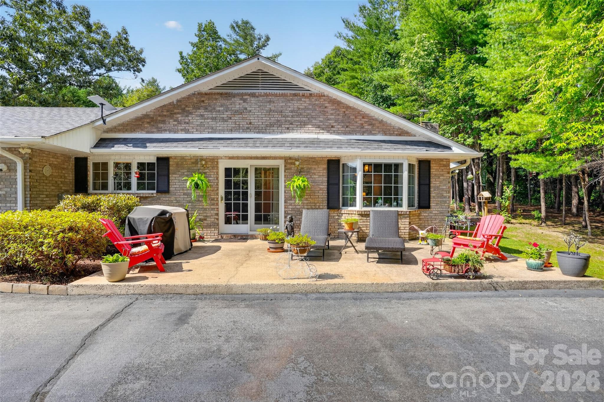 227 Sean Way — Hendersonville