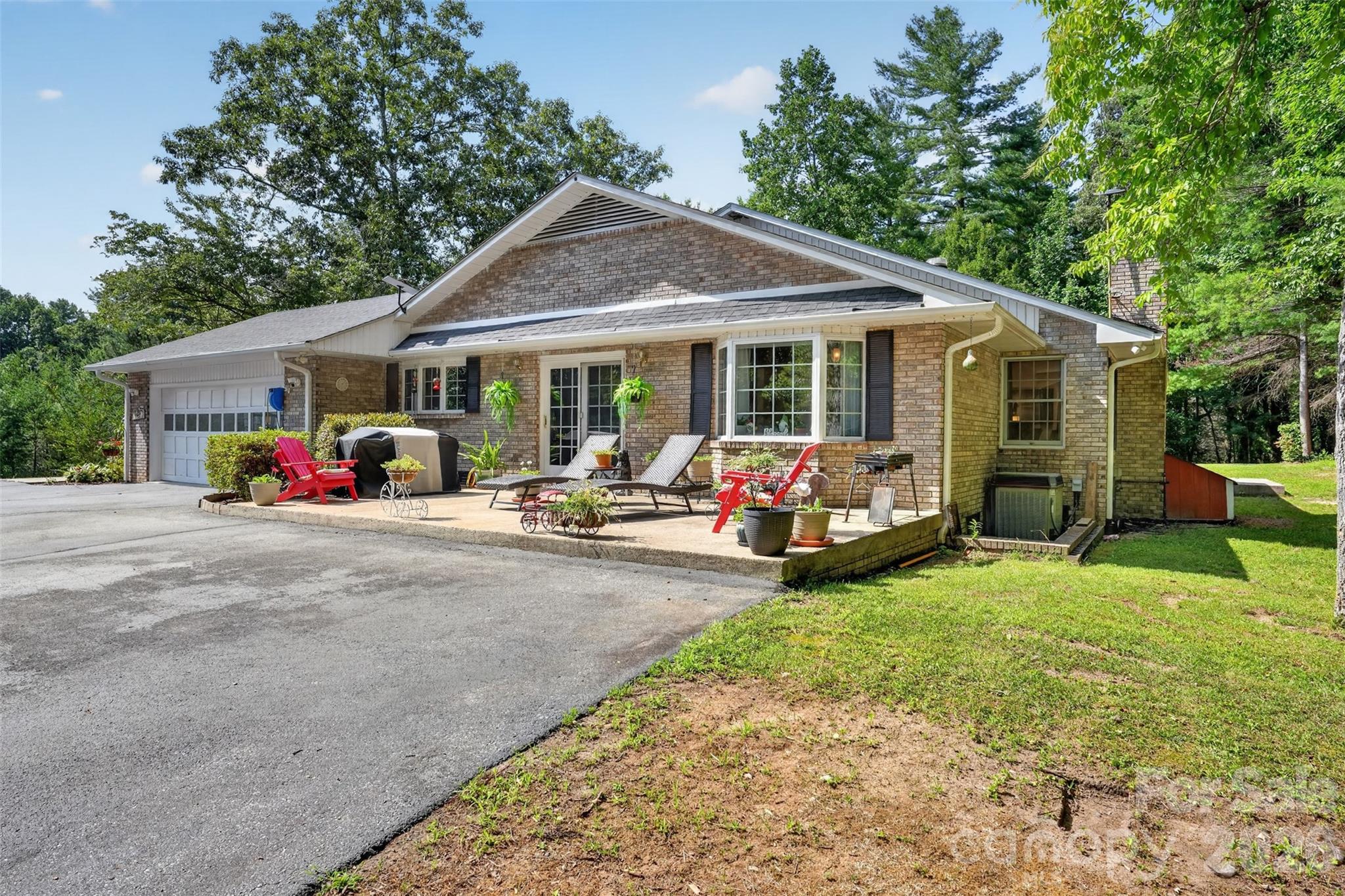 227 Sean Way — Hendersonville