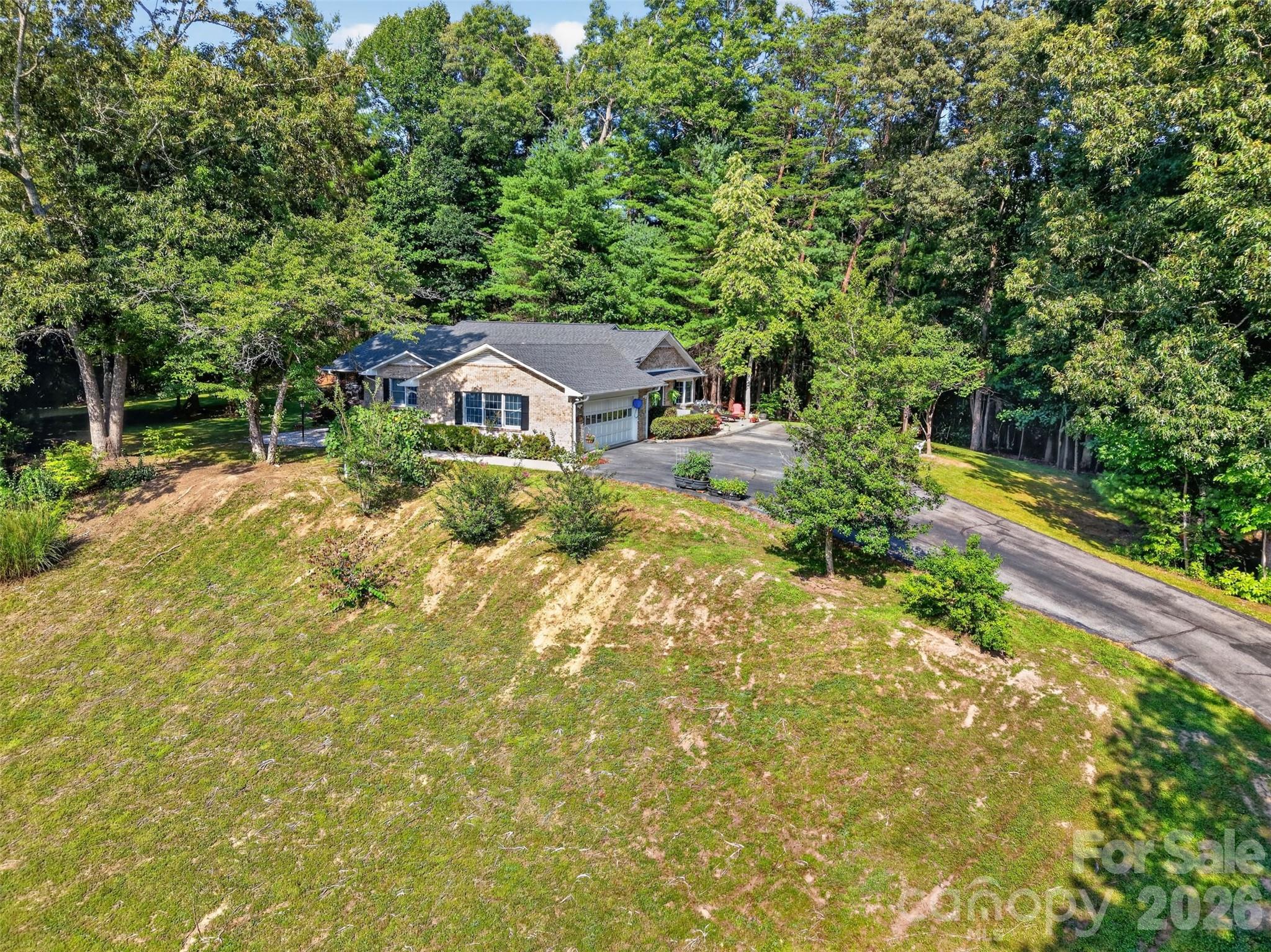 227 Sean Way — Hendersonville
