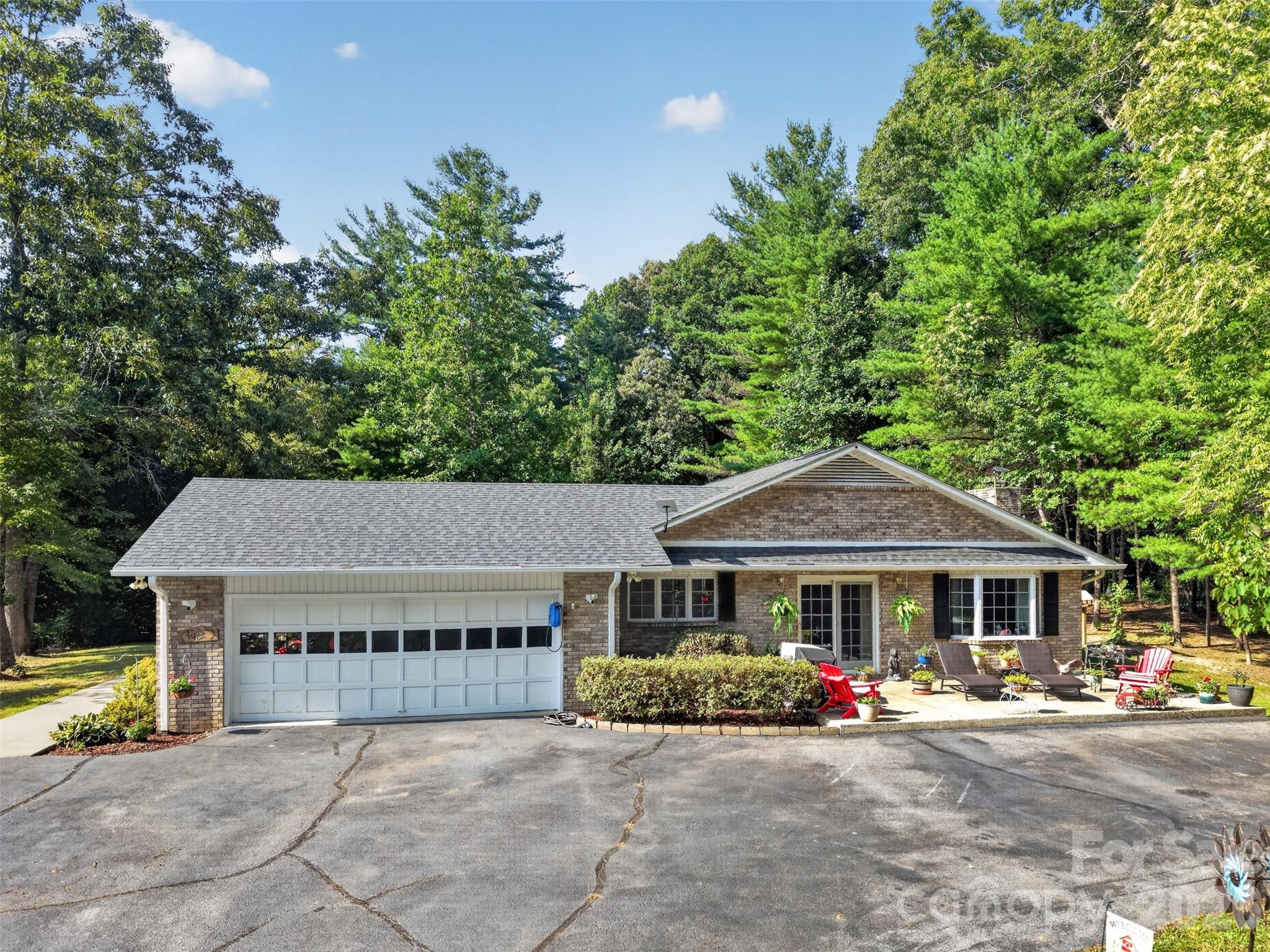 227 Sean Way — Hendersonville
