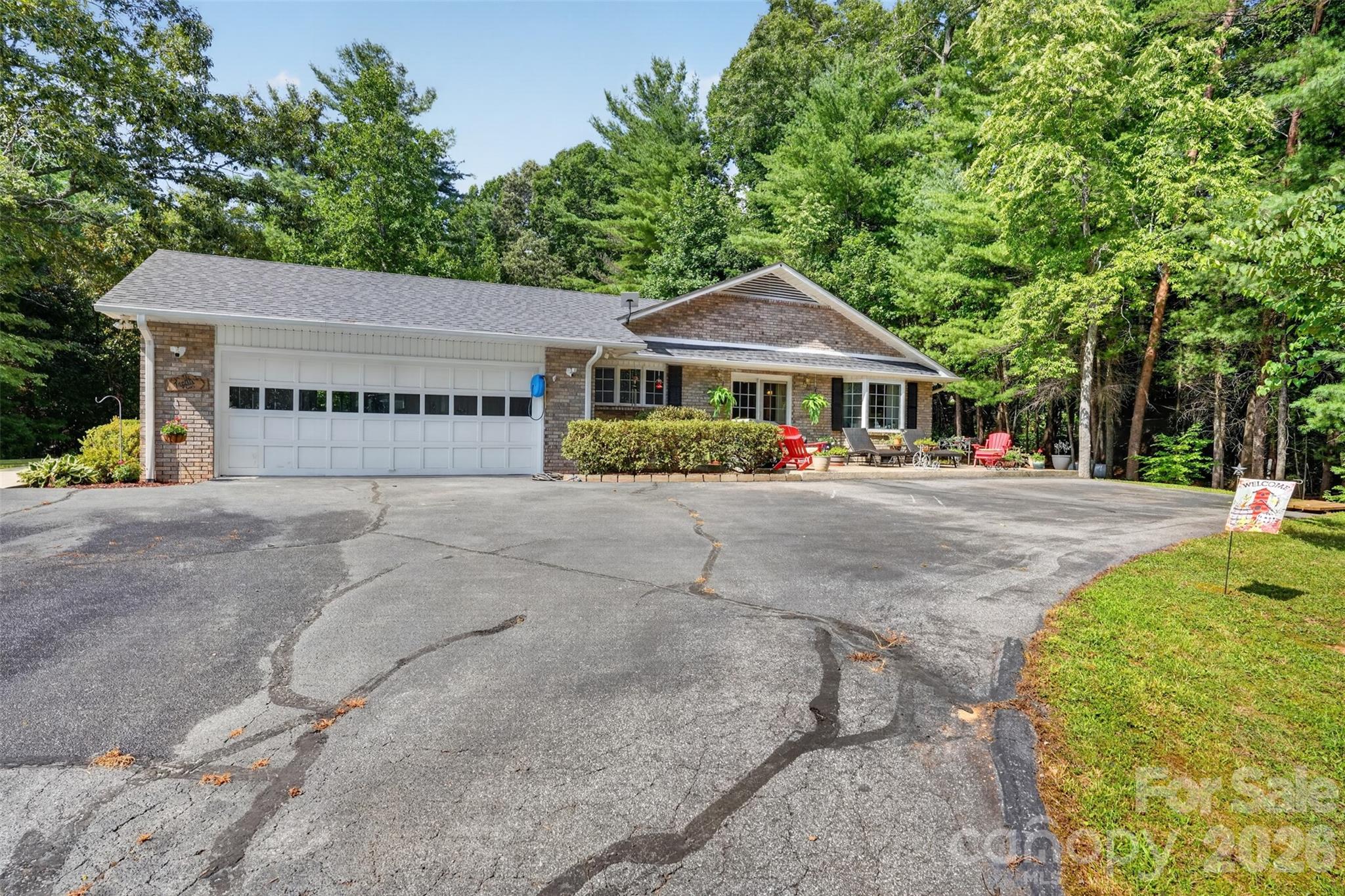 227 Sean Way — Hendersonville