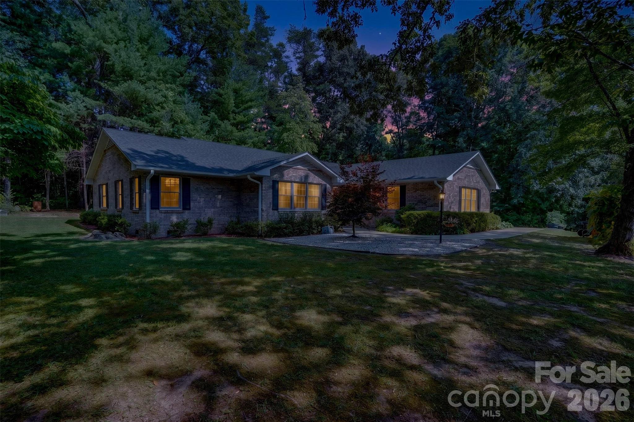 227 Sean Way — Hendersonville