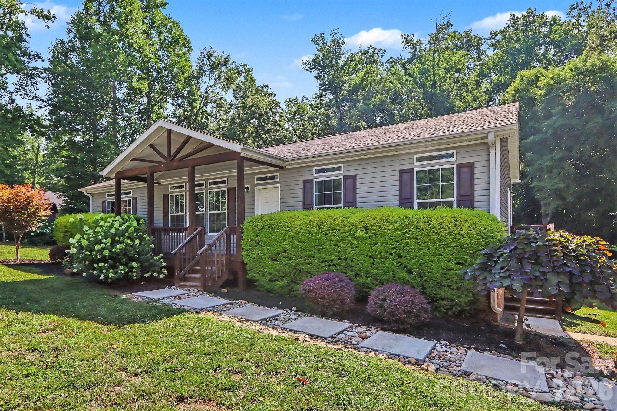 806 New Castle Court — Albemarle