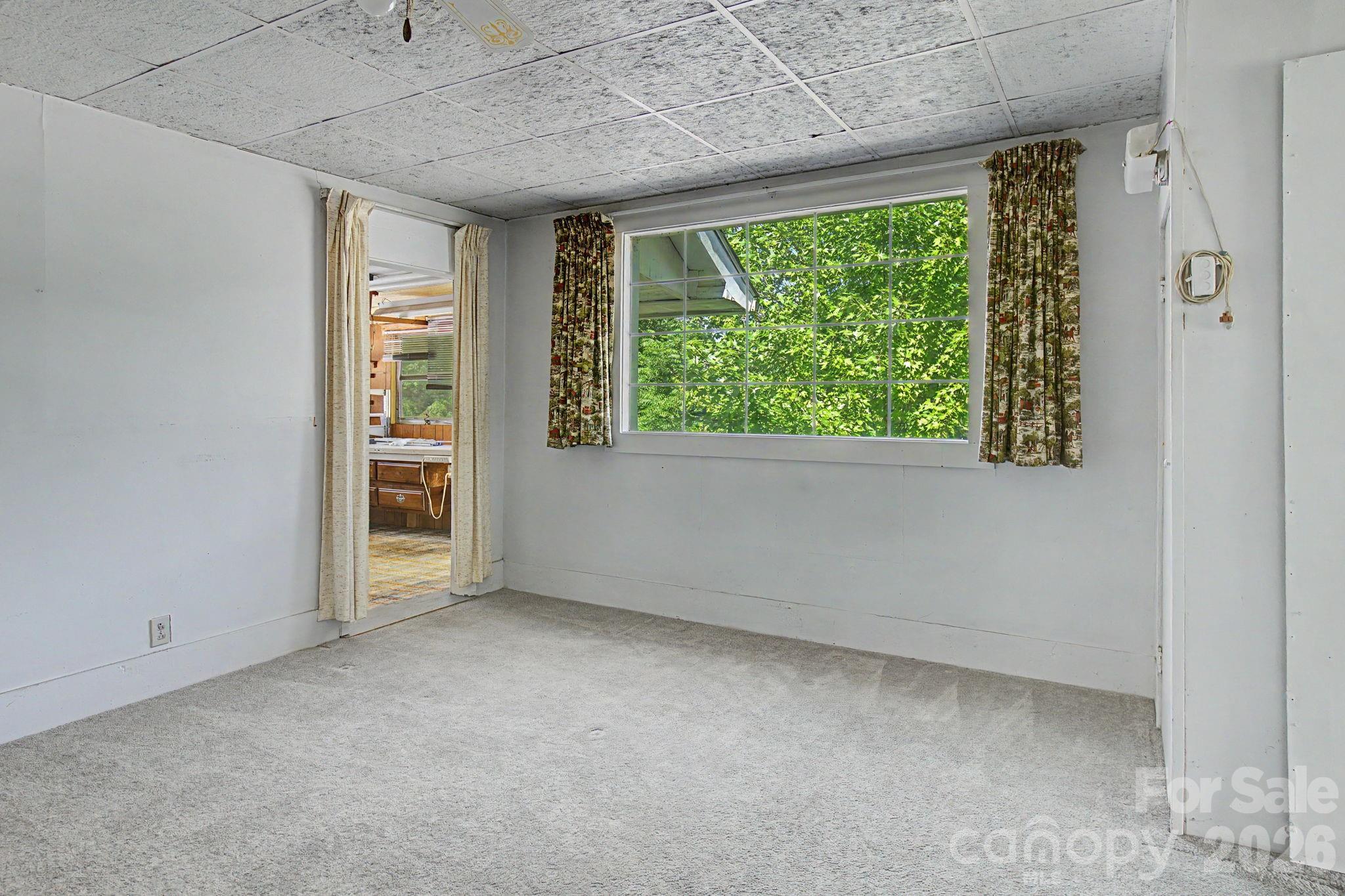 114 Old State Ten Road — Black Mountain
