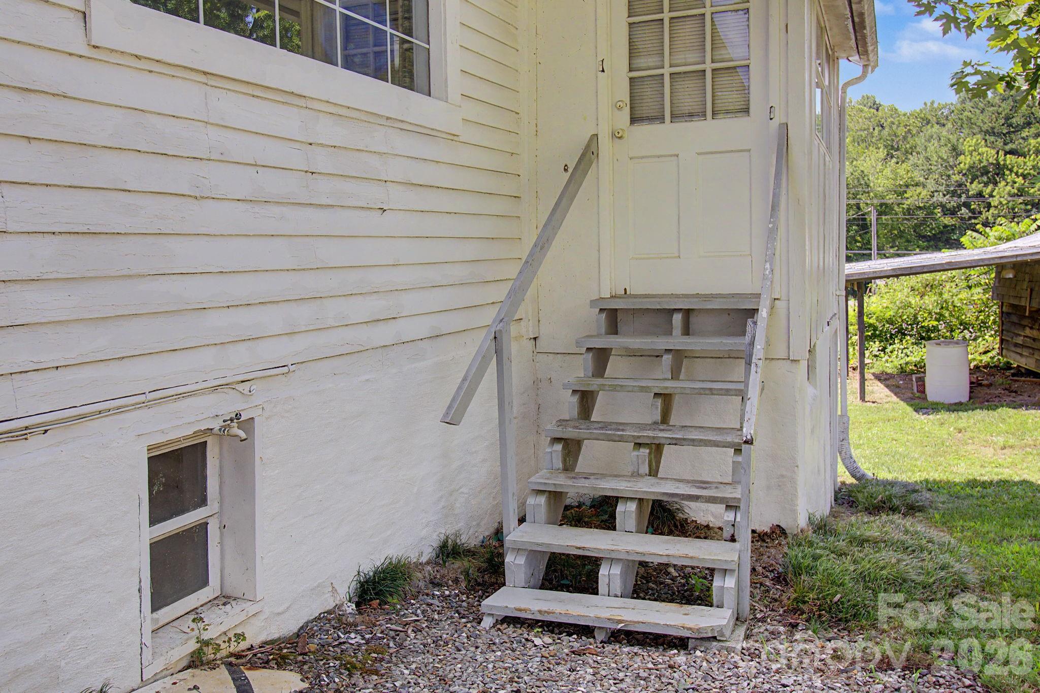 114 Old State Ten Road — Black Mountain