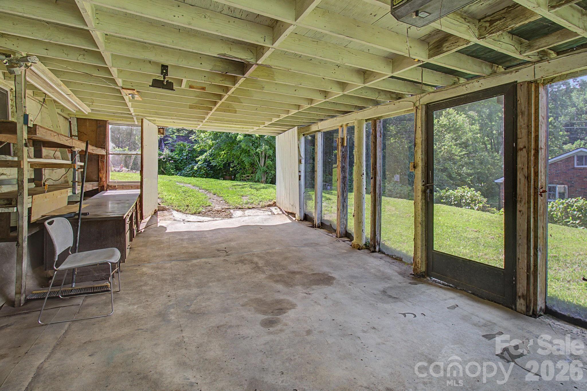 114 Old State Ten Road — Black Mountain