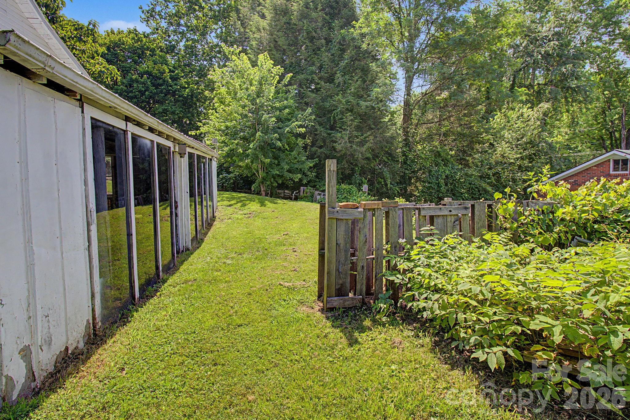 114 Old State Ten Road — Black Mountain