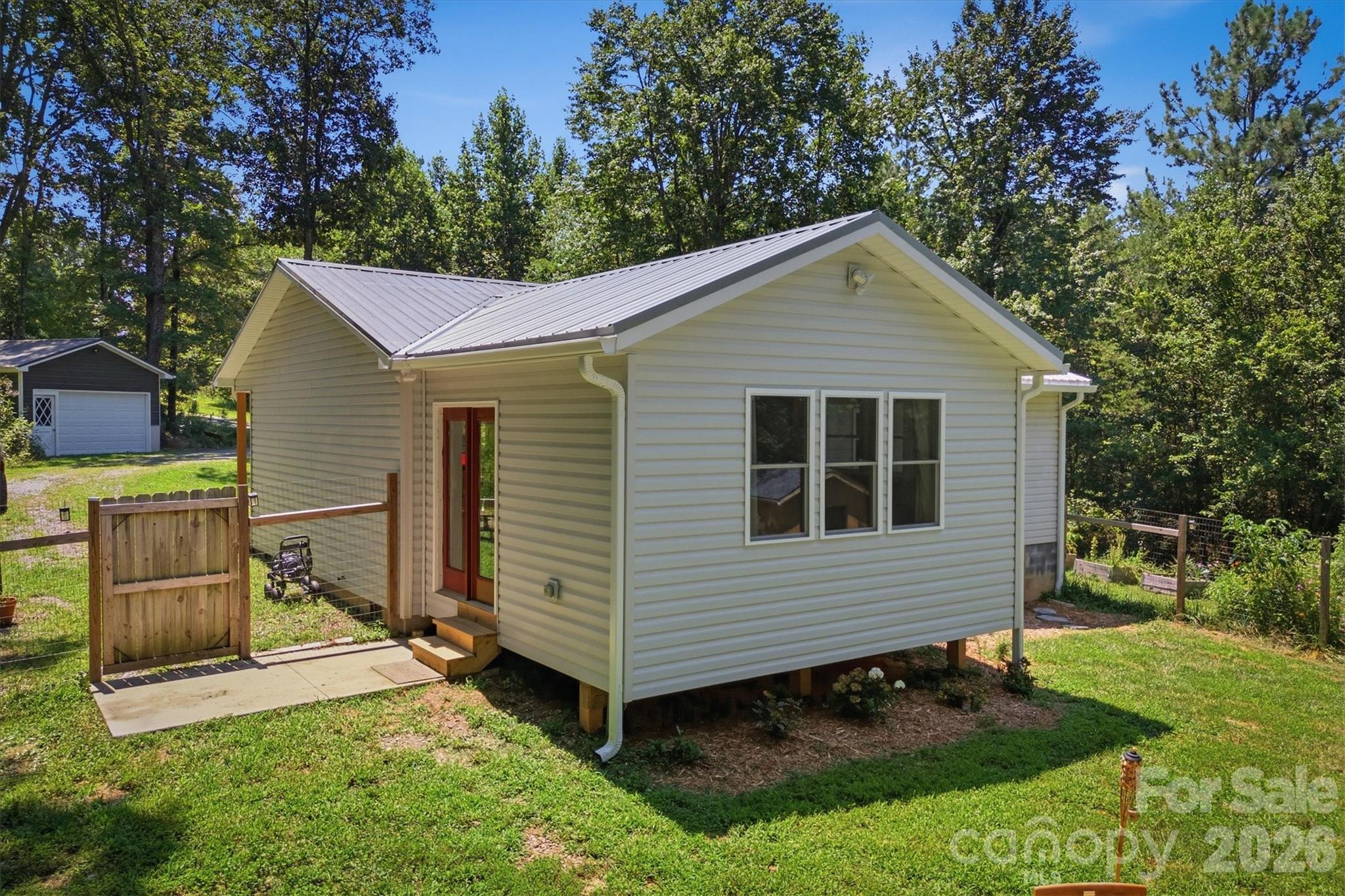 5926 Dysartsville Road — Morganton