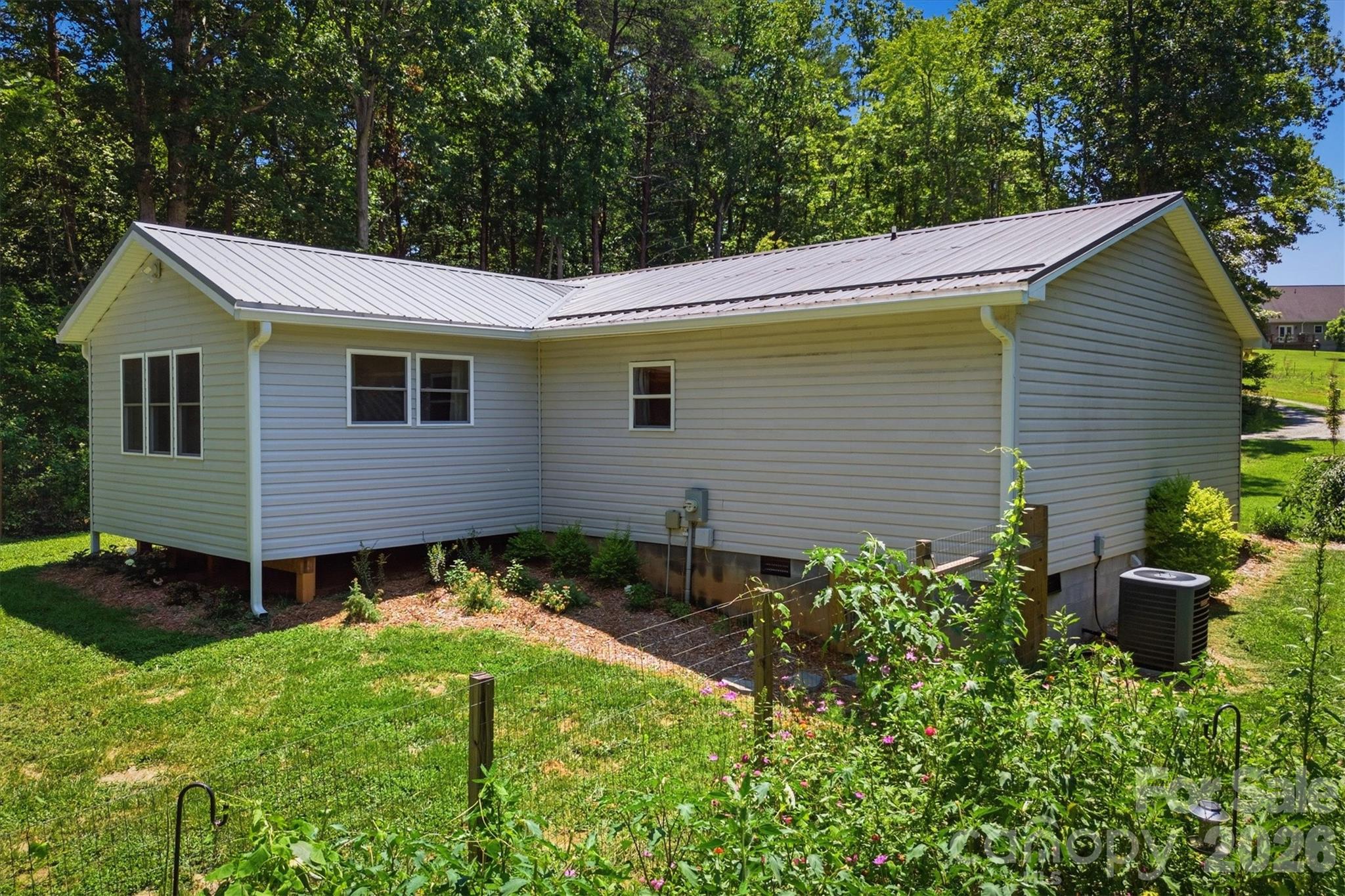 5926 Dysartsville Road — Morganton