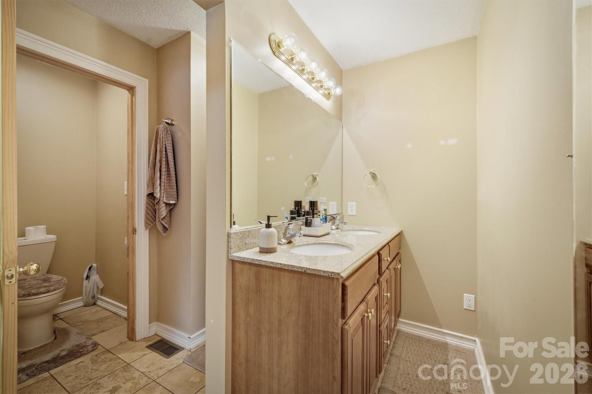 805 Bannon Place SW — Lenoir