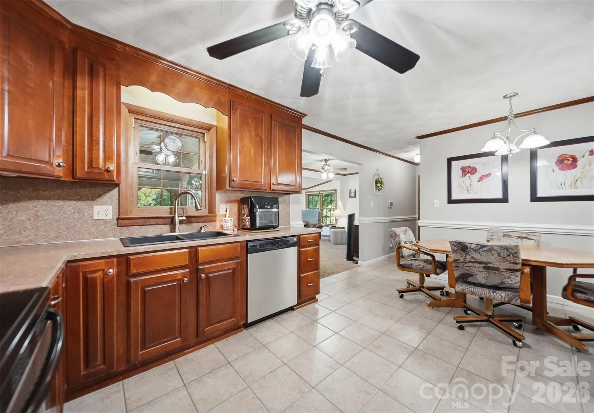 3210 W Calvin Street — Claremont