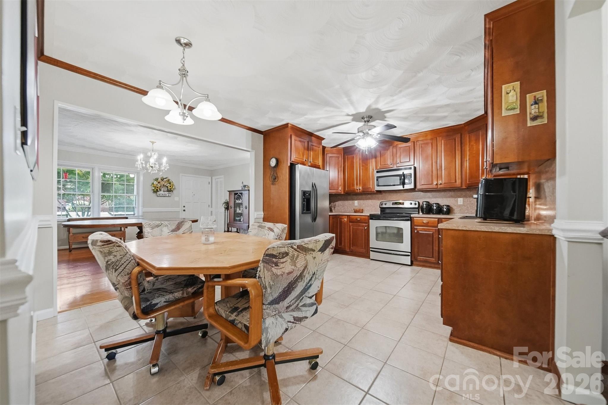 3210 W Calvin Street — Claremont