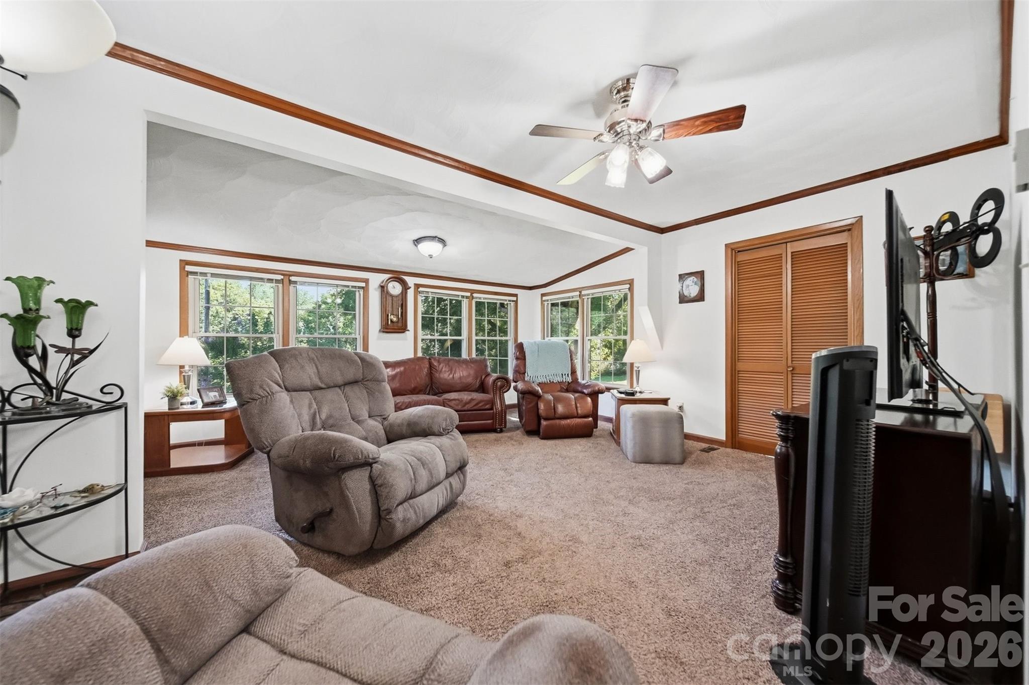 3210 W Calvin Street — Claremont