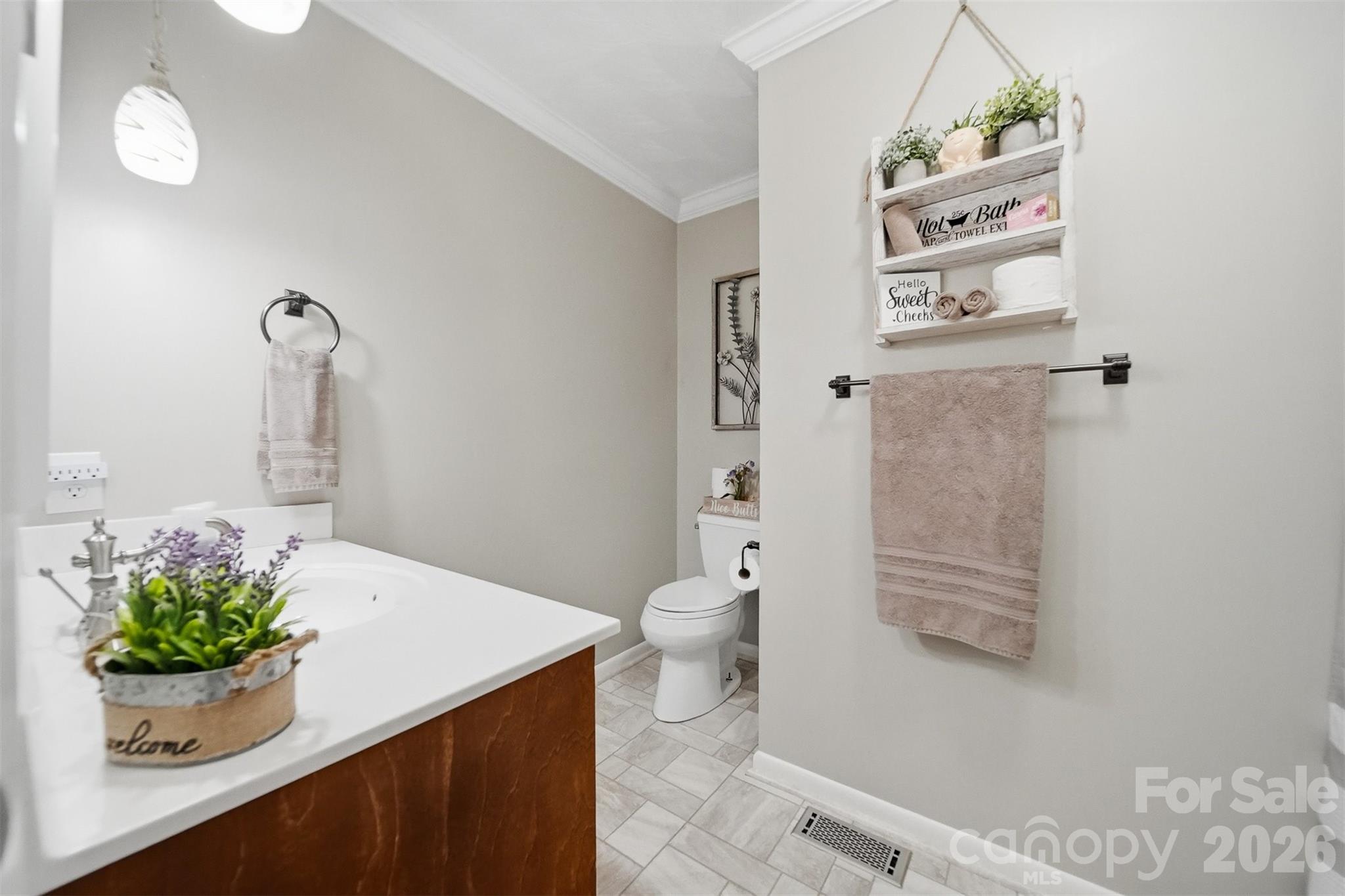 3210 W Calvin Street — Claremont