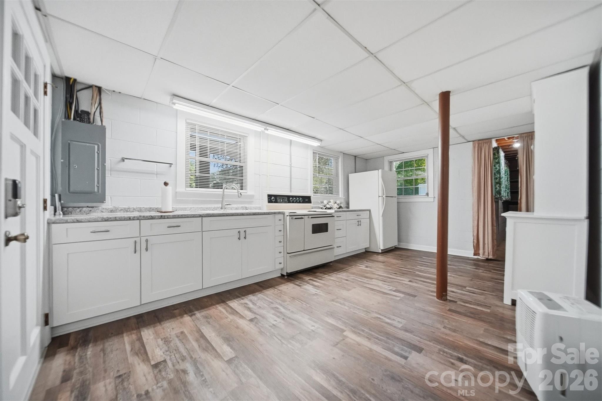 3210 W Calvin Street — Claremont