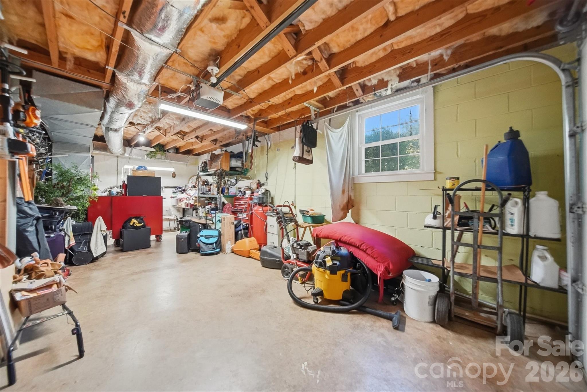 3210 W Calvin Street — Claremont