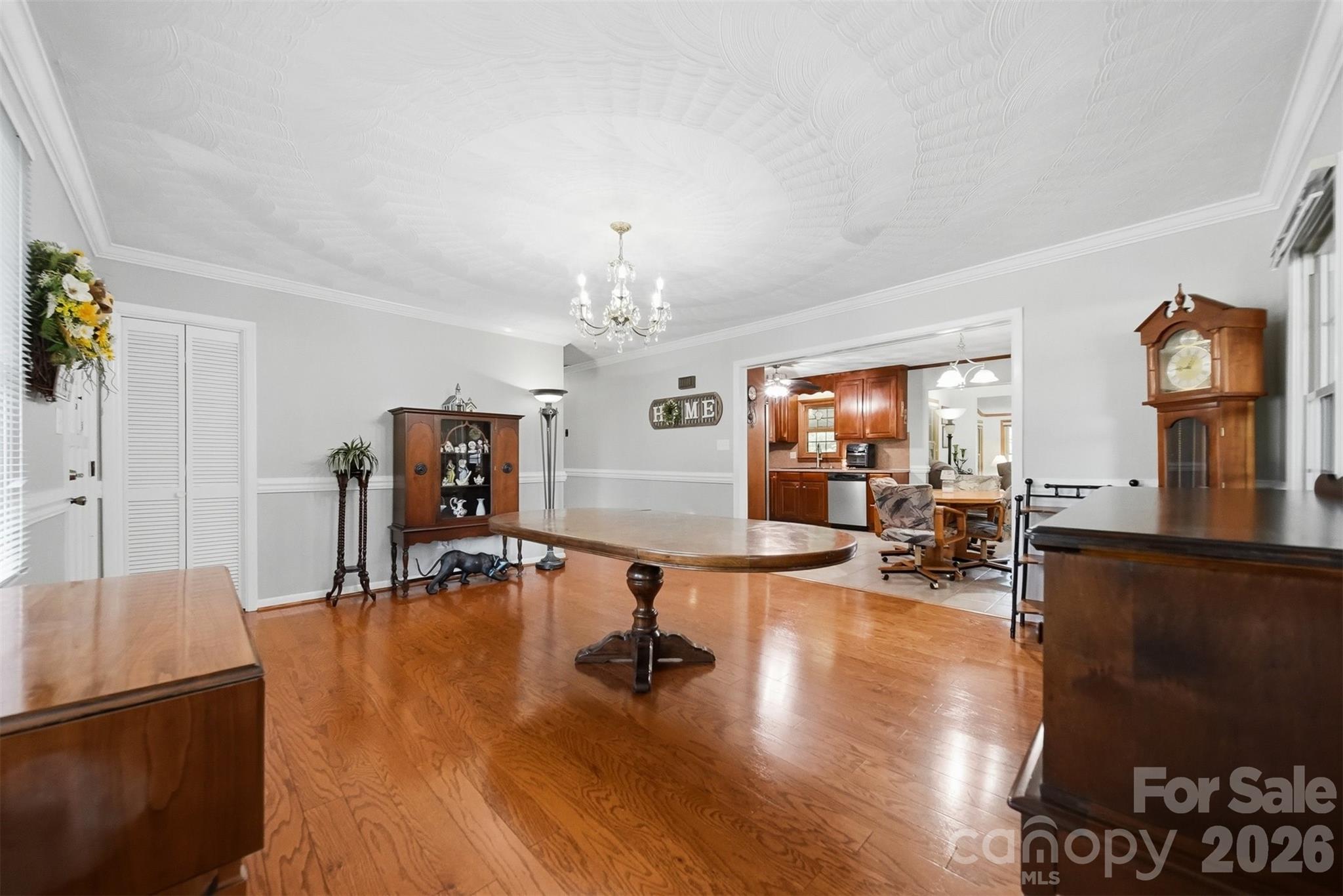 3210 W Calvin Street — Claremont
