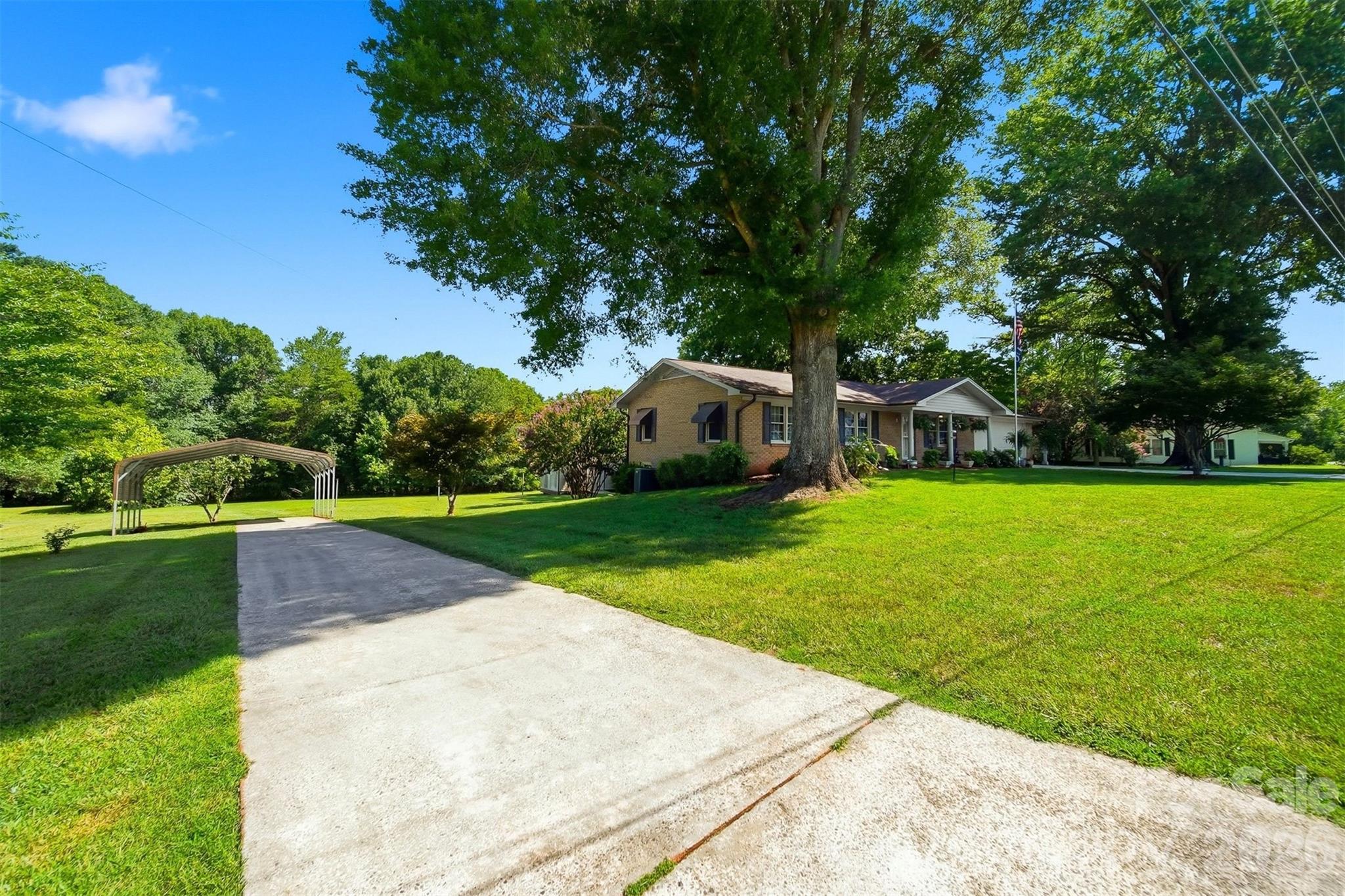 3210 W Calvin Street — Claremont