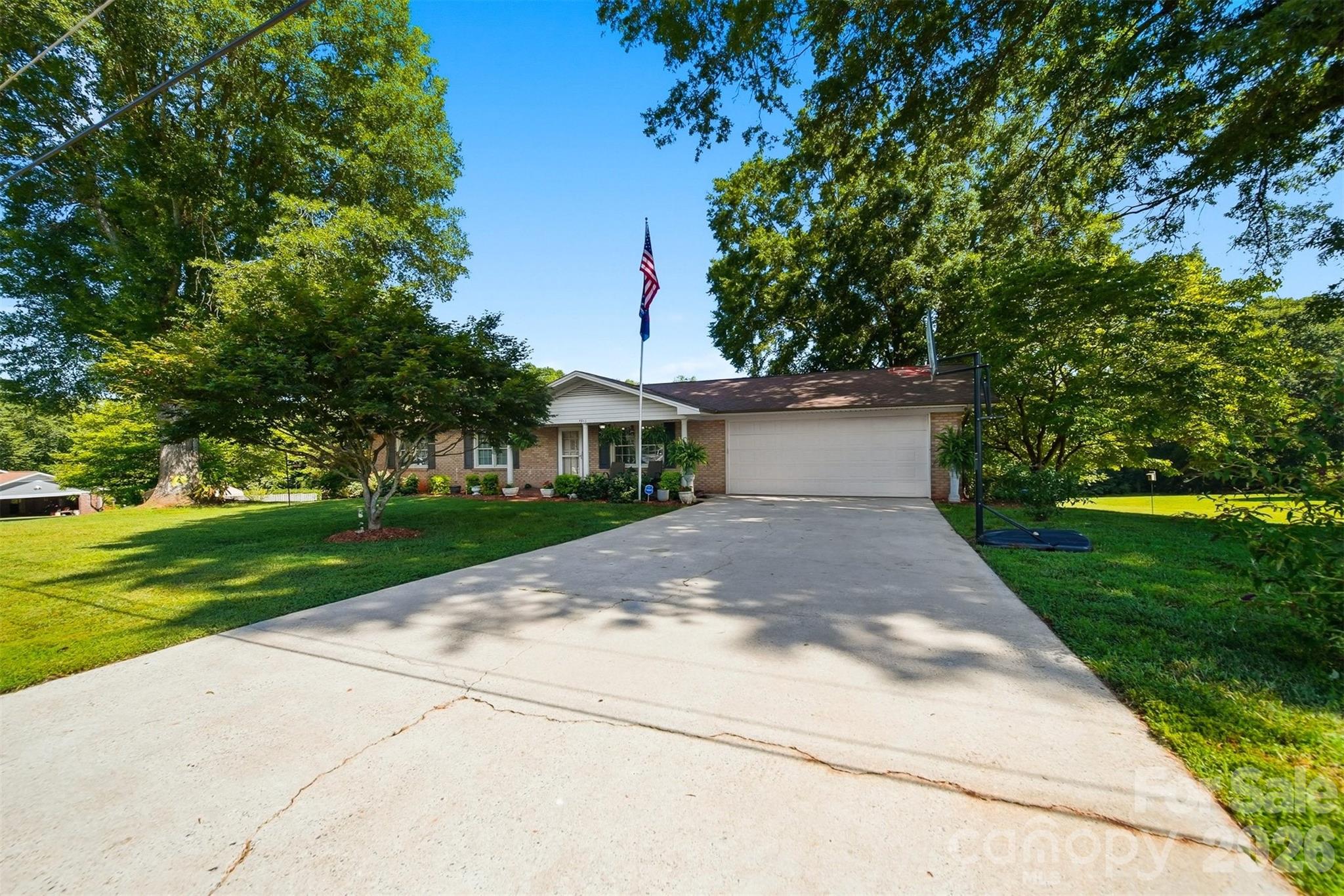 3210 W Calvin Street — Claremont