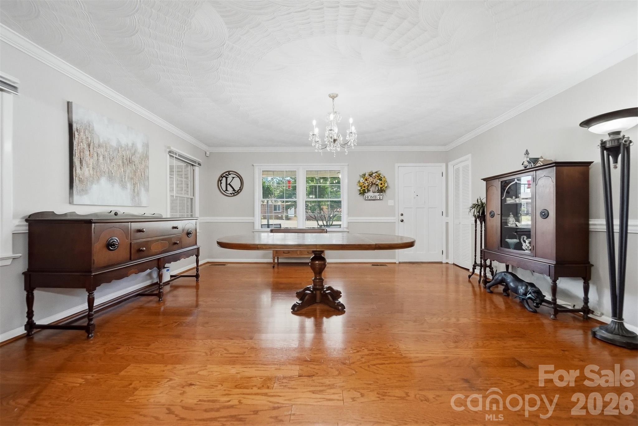 3210 W Calvin Street — Claremont