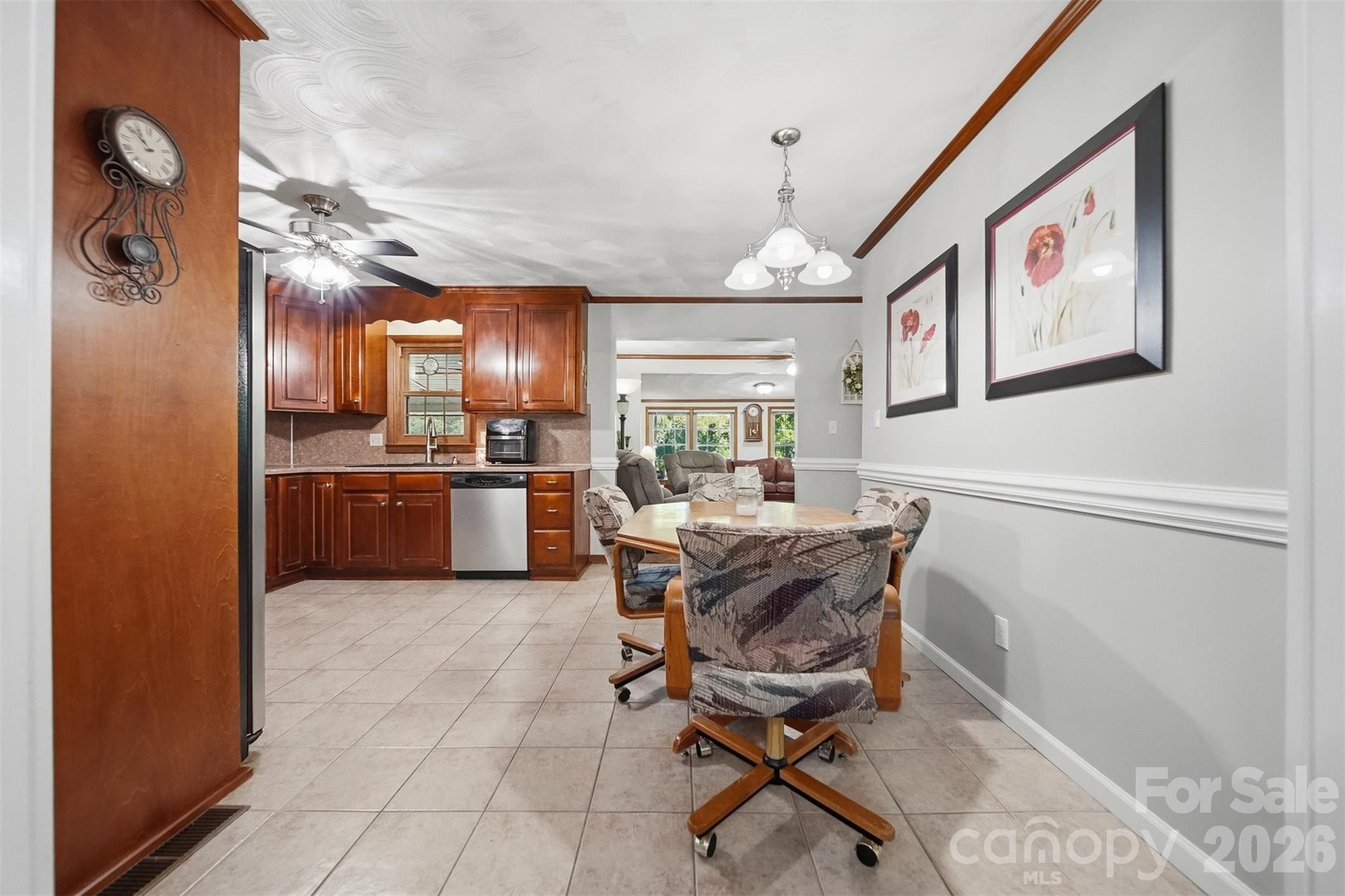 3210 W Calvin Street — Claremont