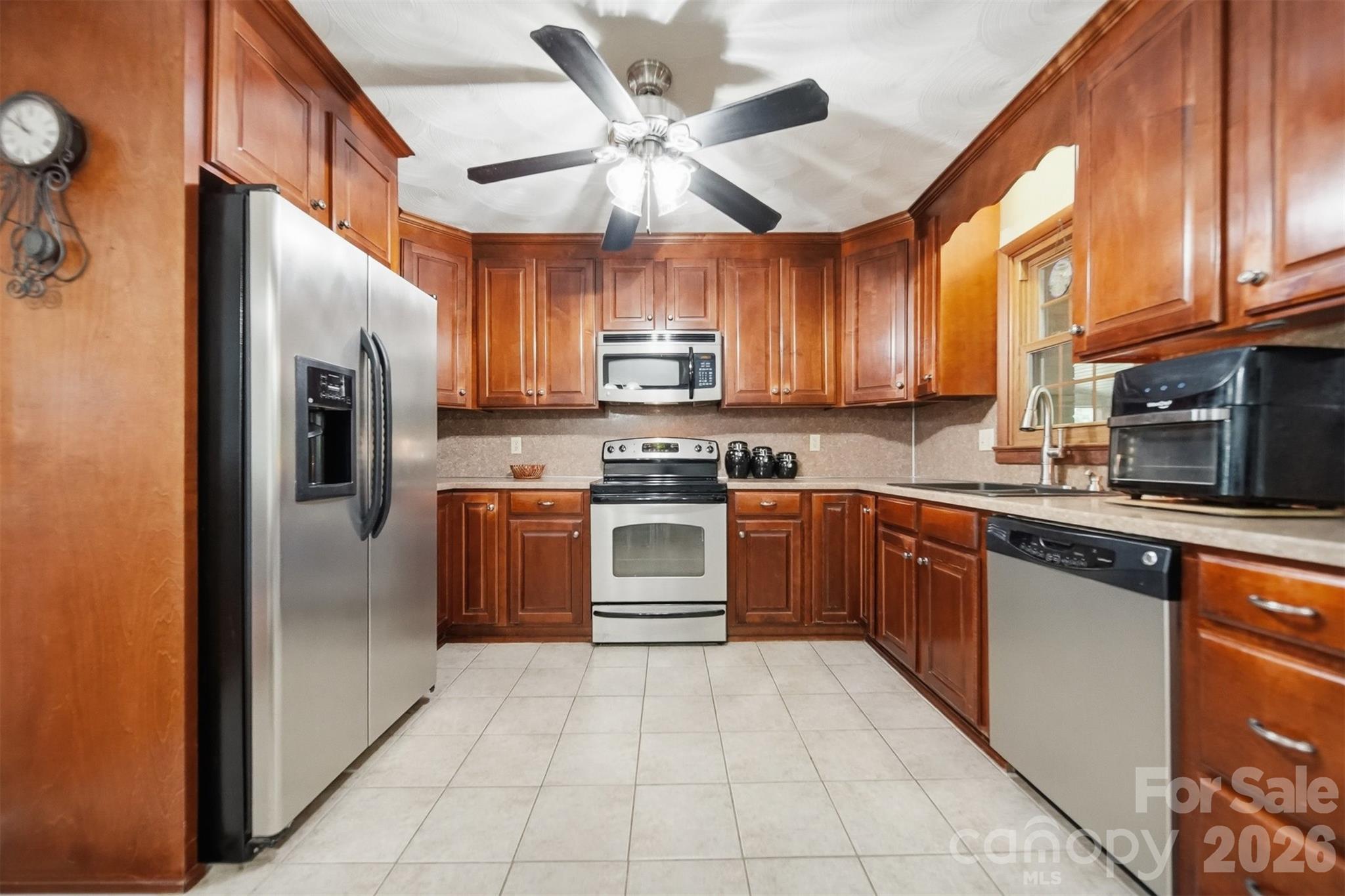 3210 W Calvin Street — Claremont