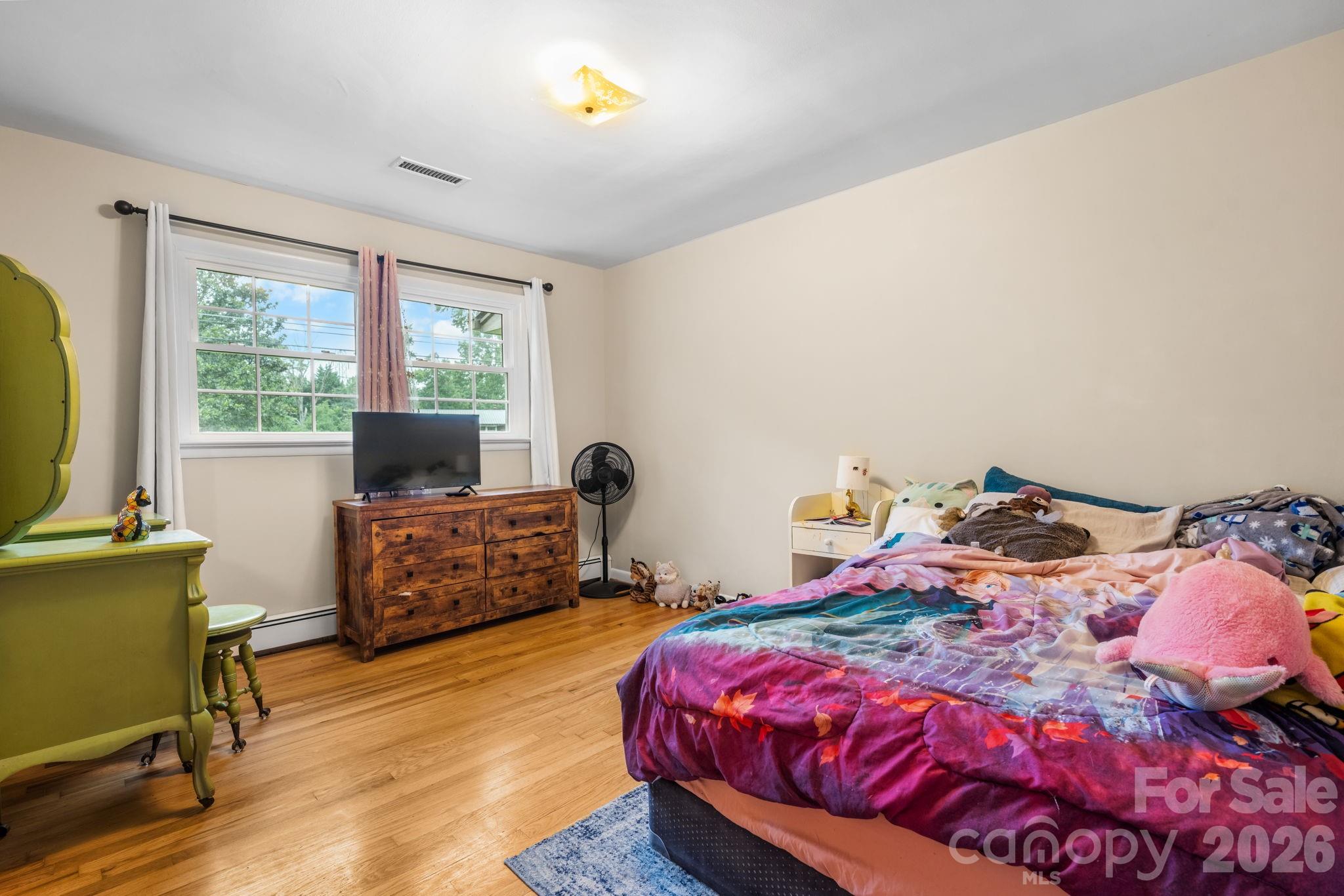 267 25th Avenue NW — Hickory