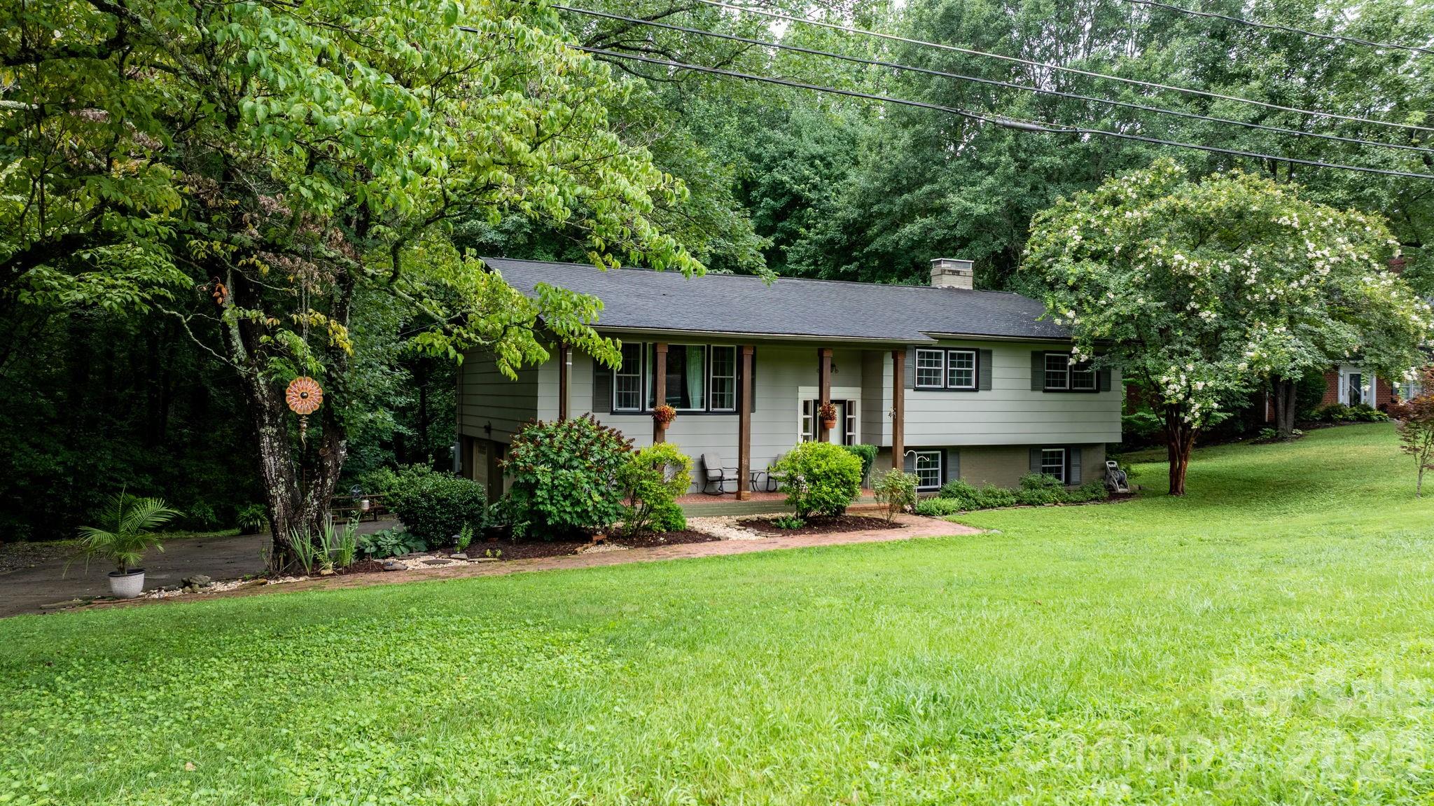 267 25th Avenue NW — Hickory