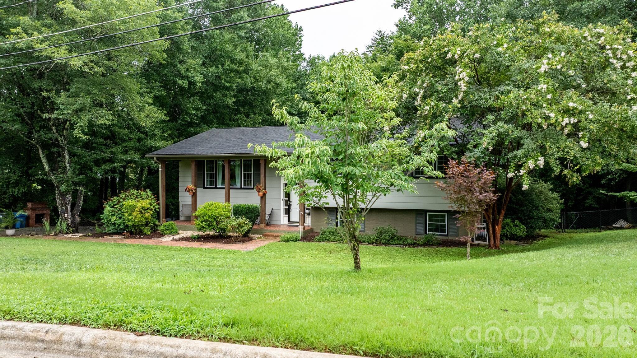 267 25th Avenue NW — Hickory