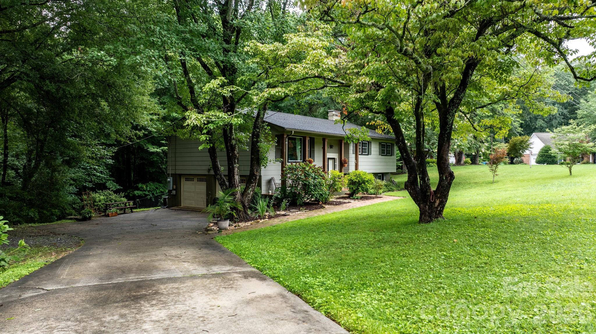 267 25th Avenue NW — Hickory
