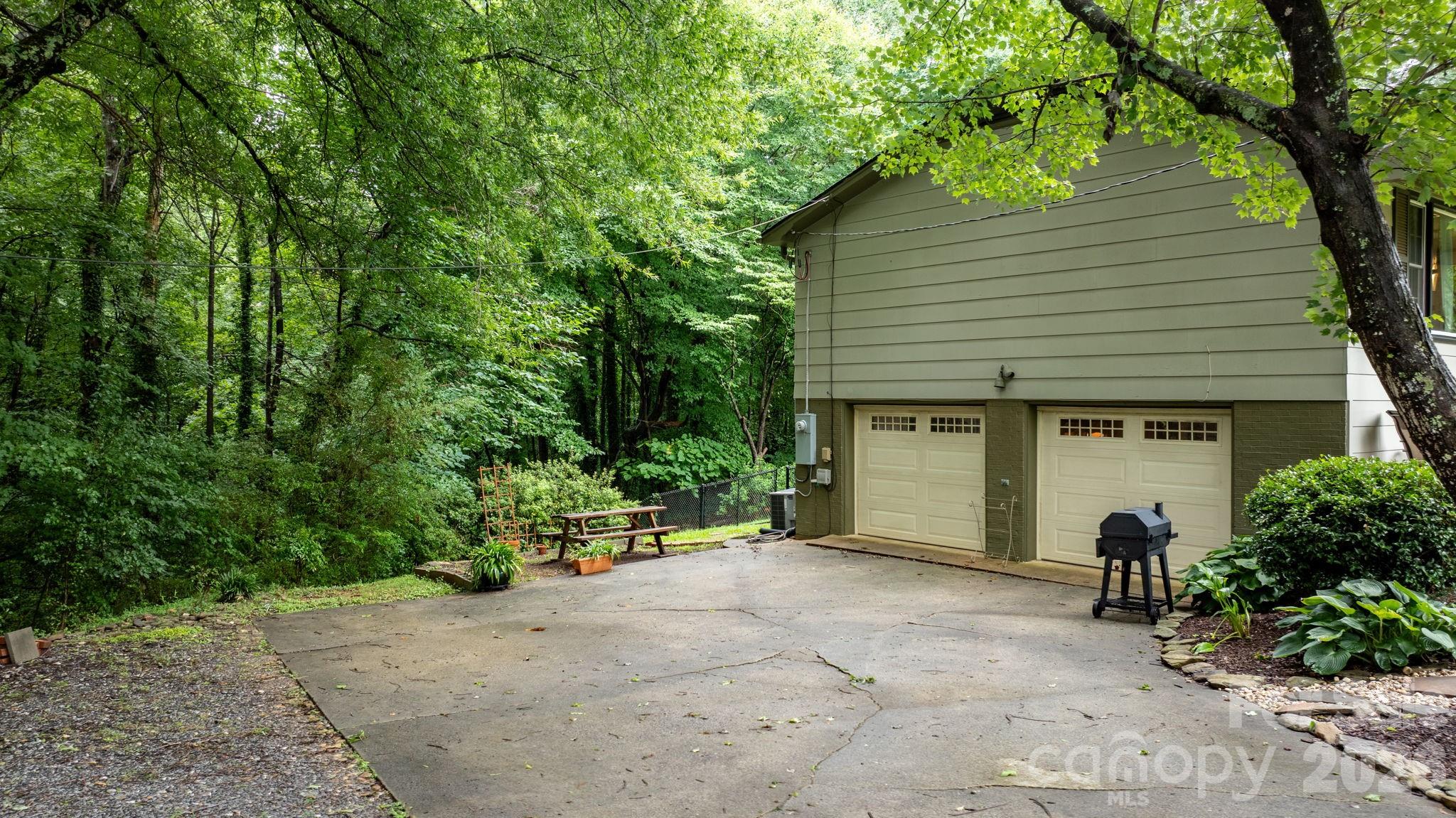 267 25th Avenue NW — Hickory