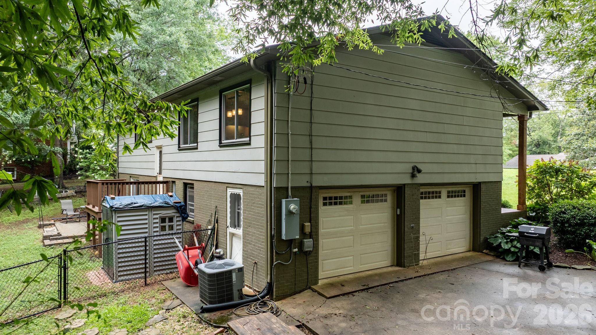 267 25th Avenue NW — Hickory