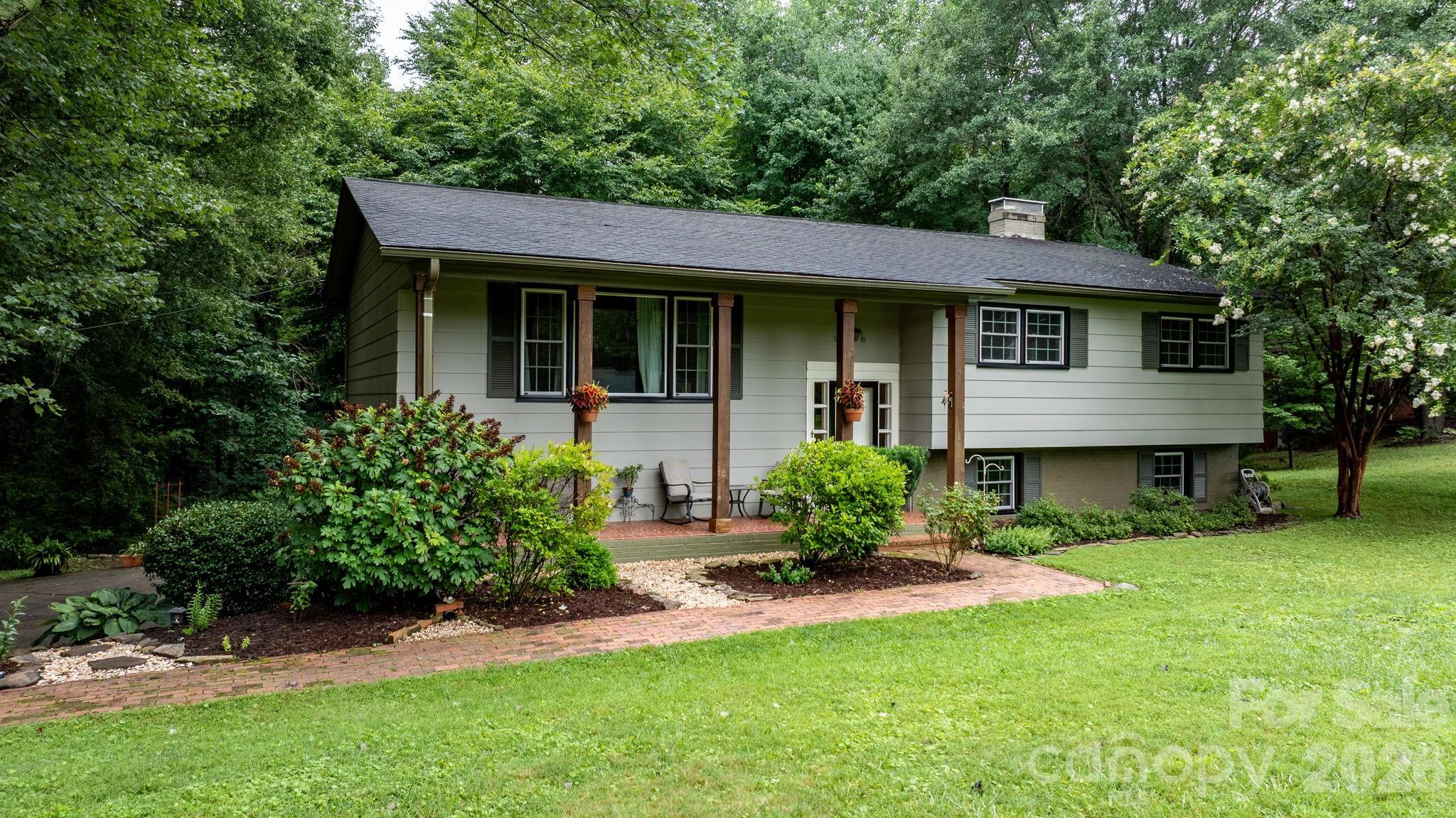 267 25th Avenue NW — Hickory