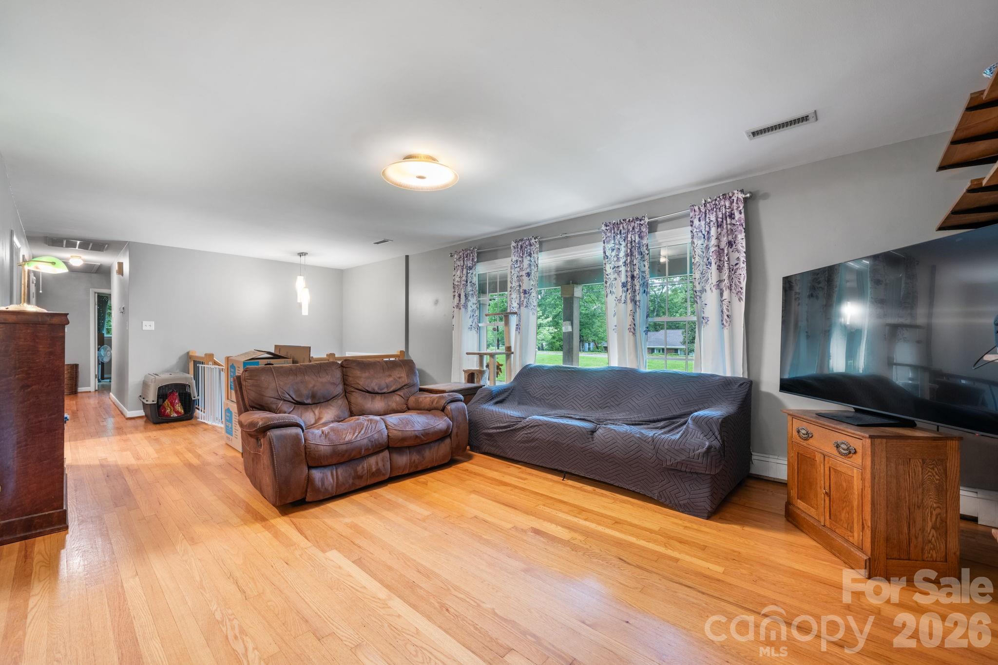267 25th Avenue NW — Hickory