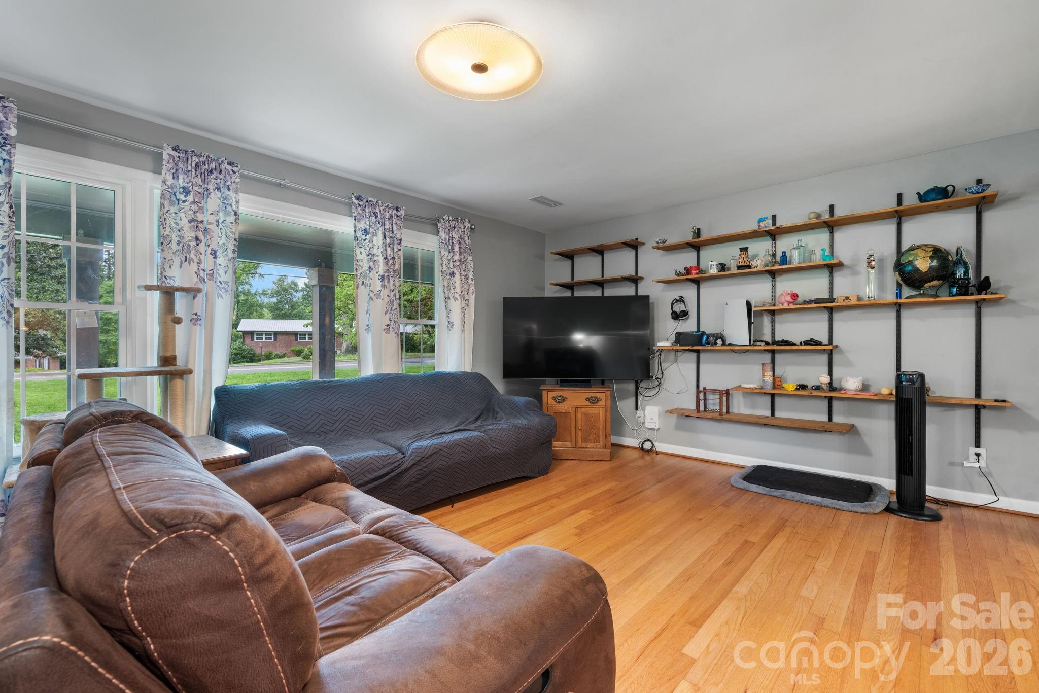 267 25th Avenue NW — Hickory