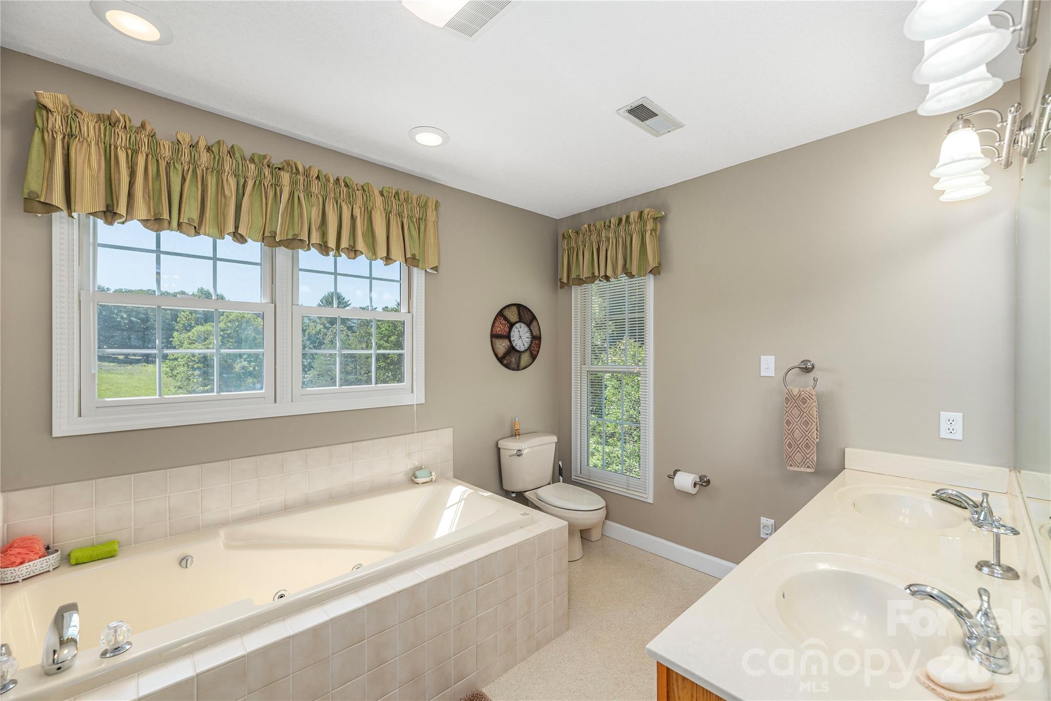 35 Forest Knoll Drive — Weaverville