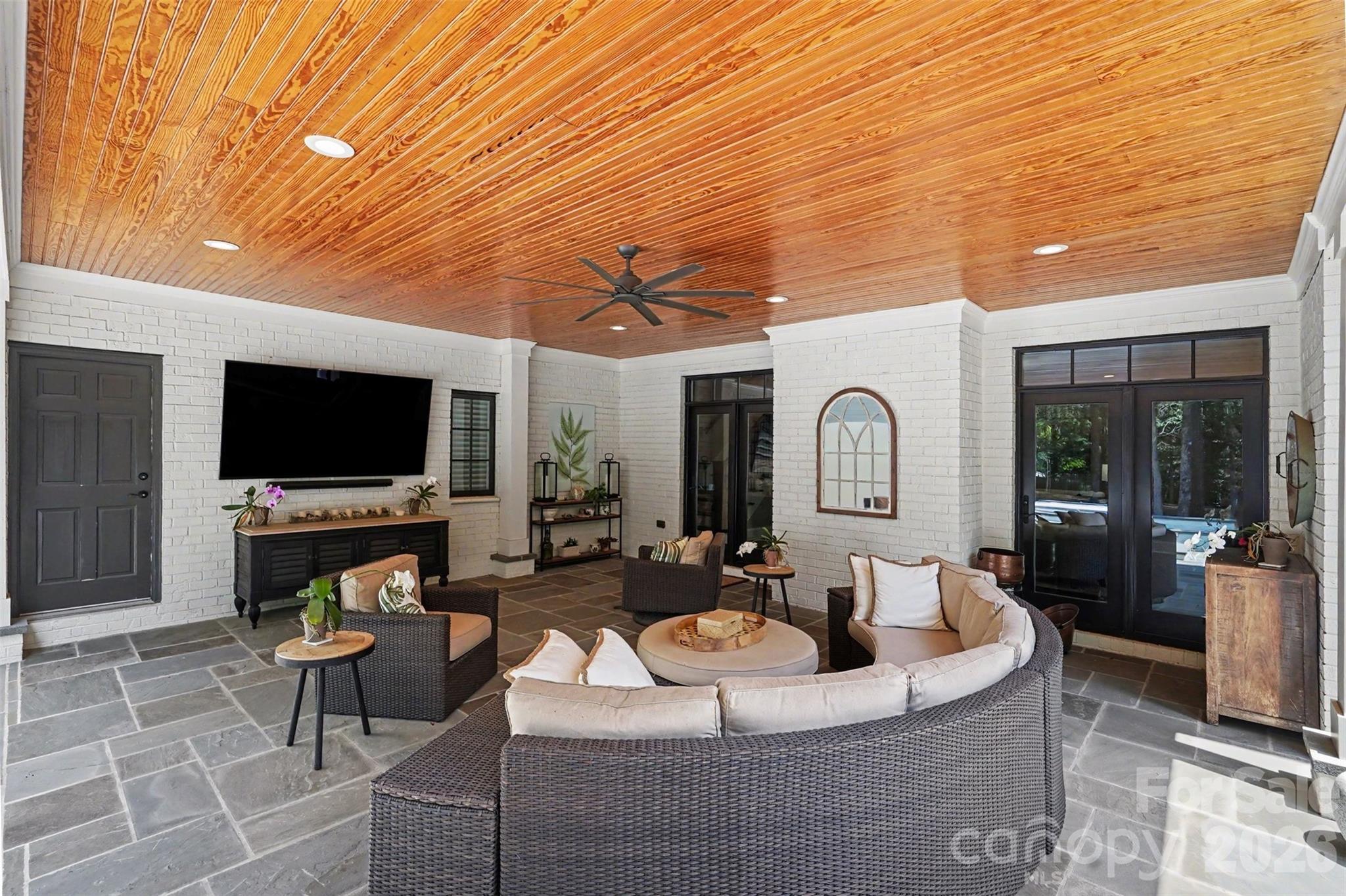 2035 Valencia Terrace — Charlotte