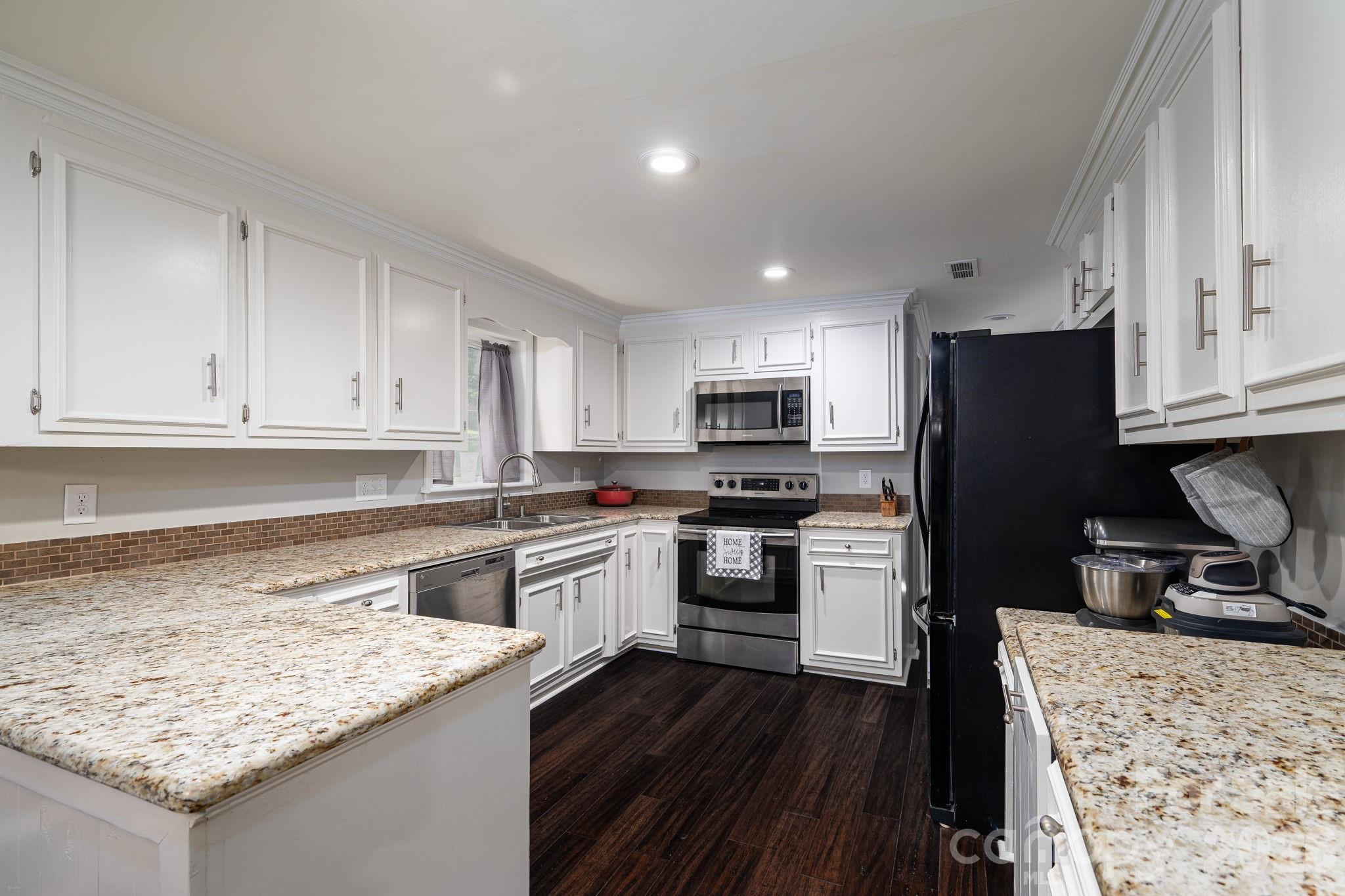 389 Caprice Circle — Lincolnton