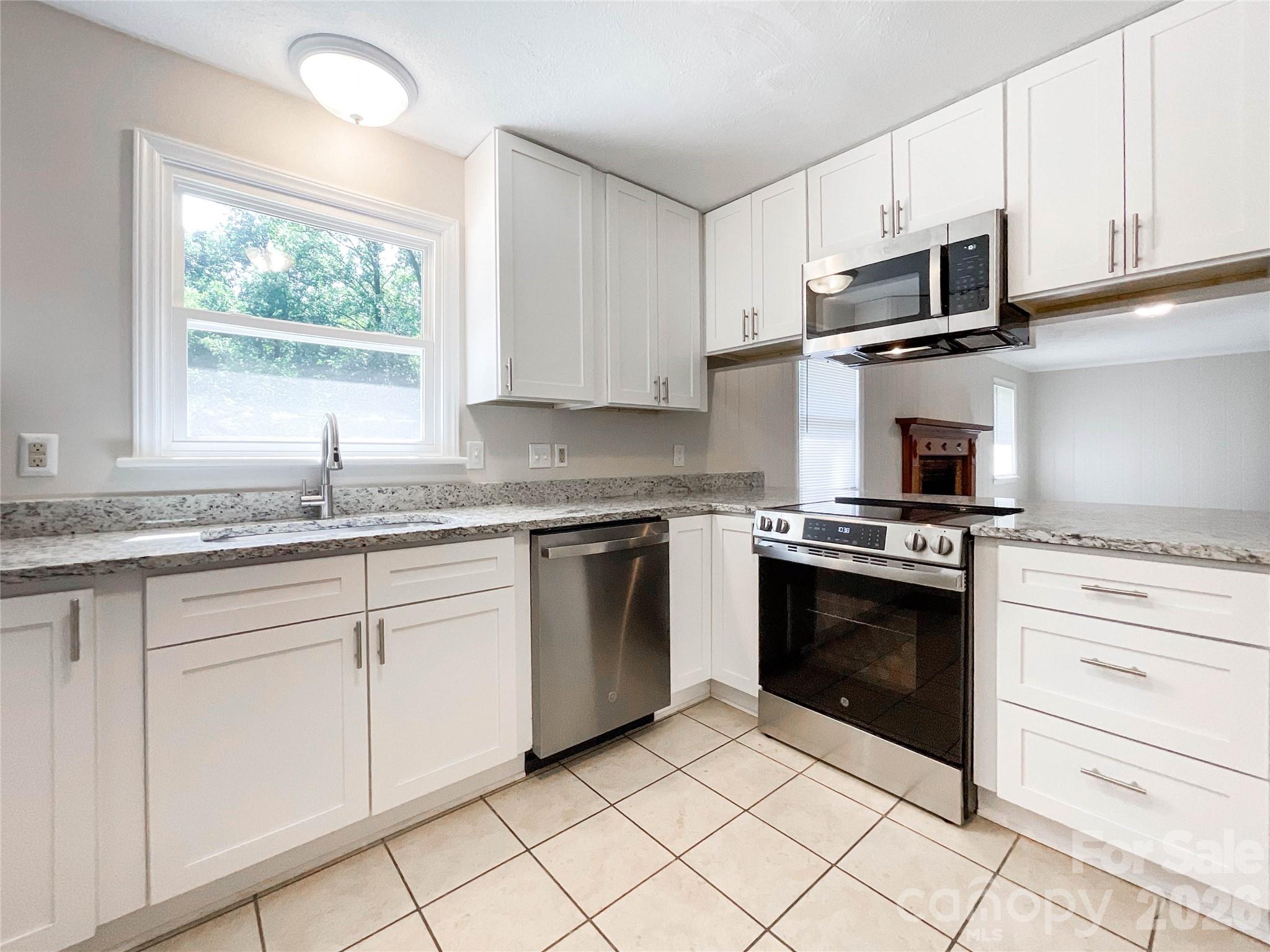 6728 Lakeside Drive — Charlotte