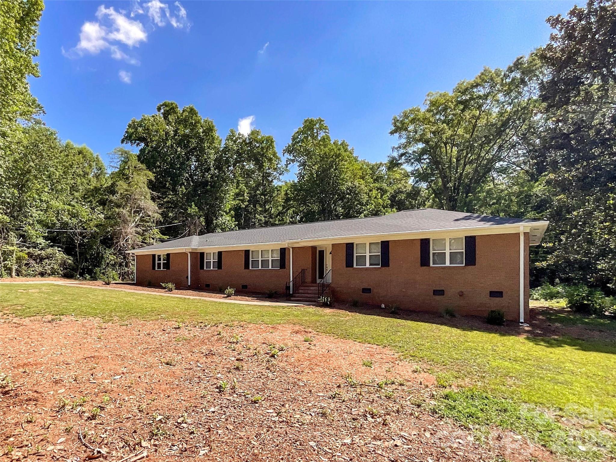 6728 Lakeside Drive — Charlotte