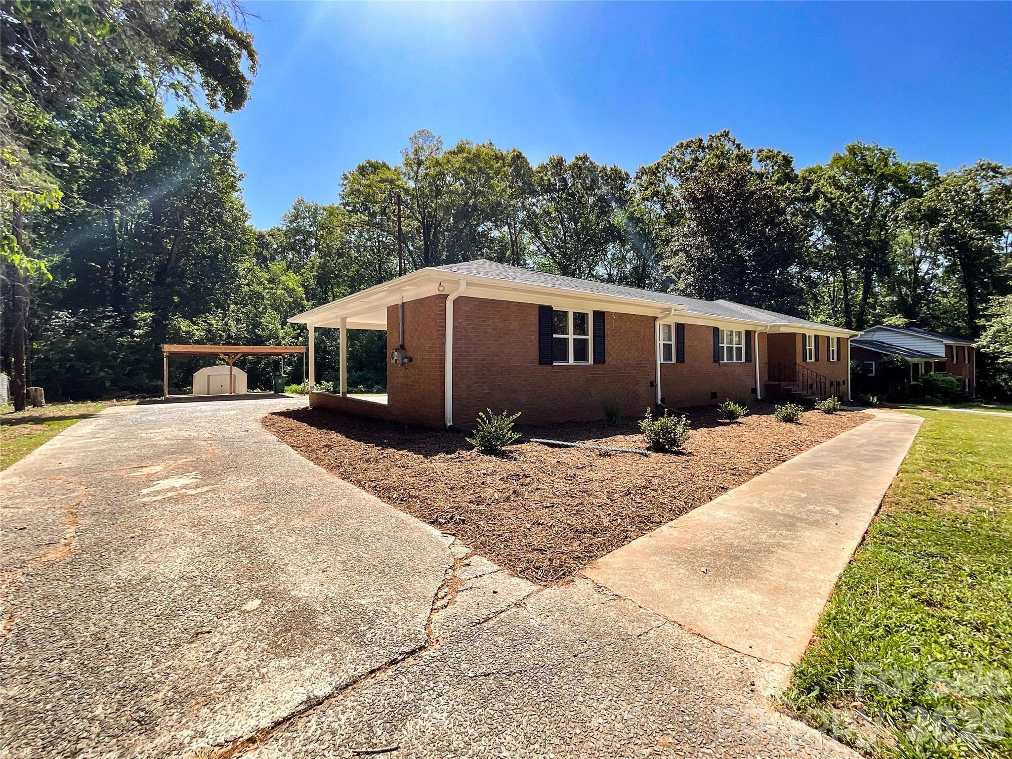 6728 Lakeside Drive — Charlotte
