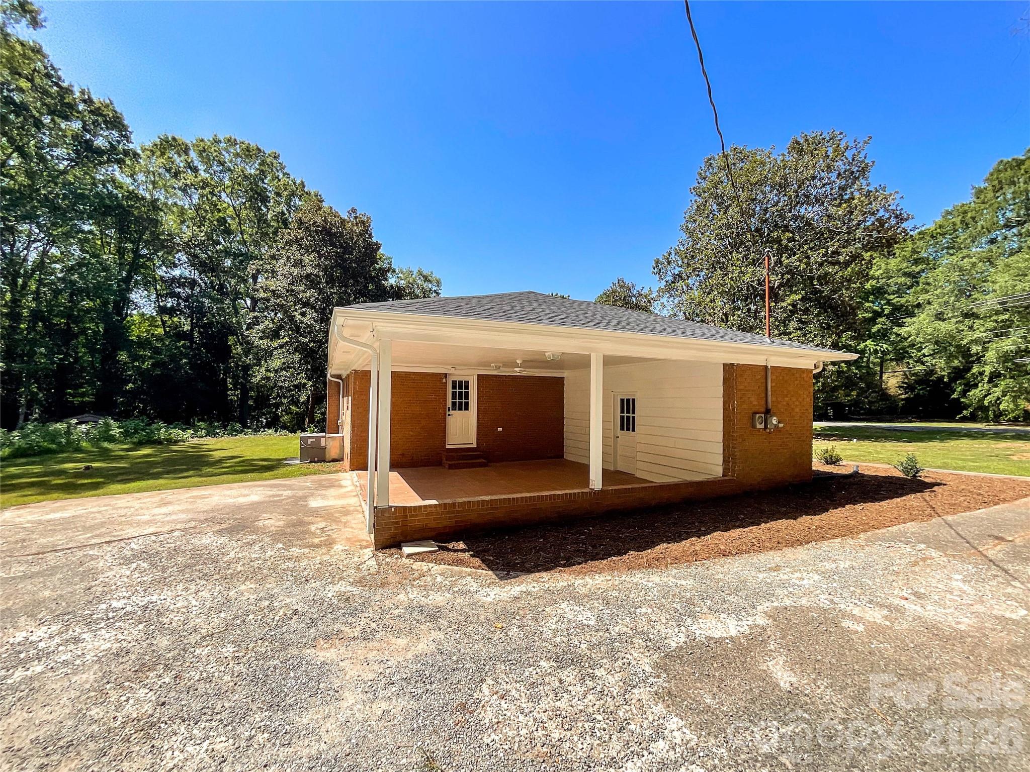 6728 Lakeside Drive — Charlotte