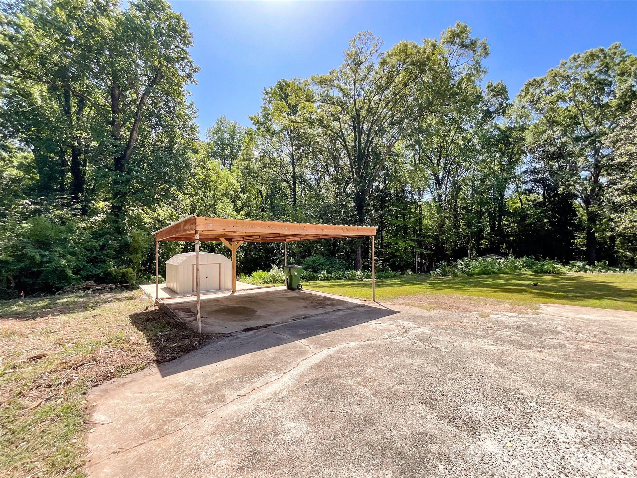 6728 Lakeside Drive — Charlotte