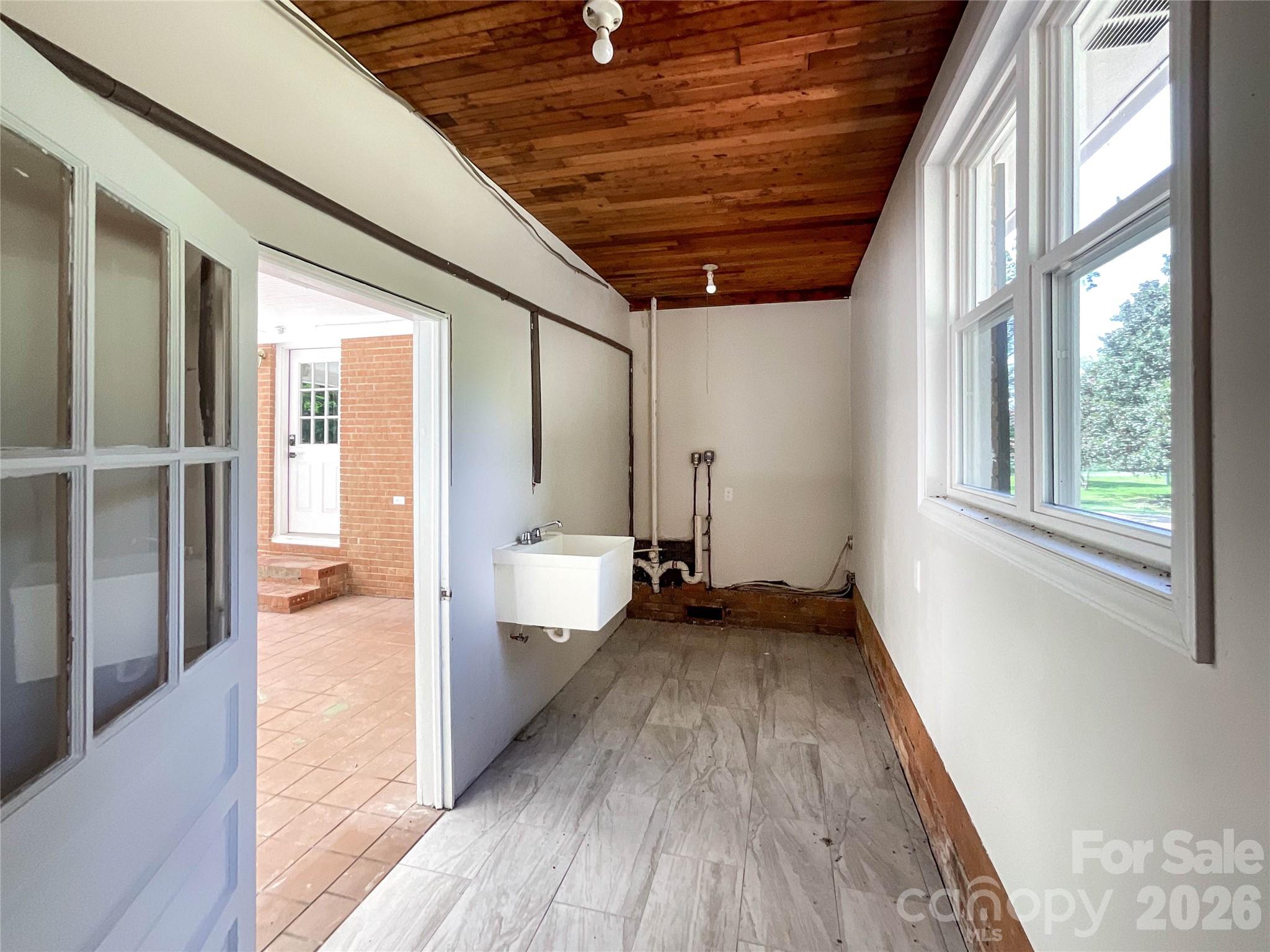 6728 Lakeside Drive — Charlotte
