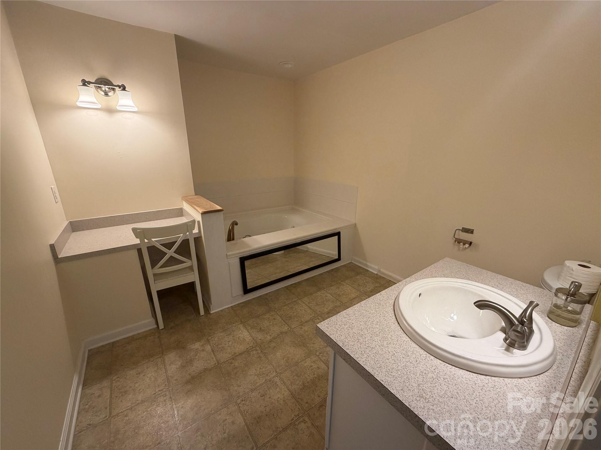 9800 Ordway Court — Charlotte