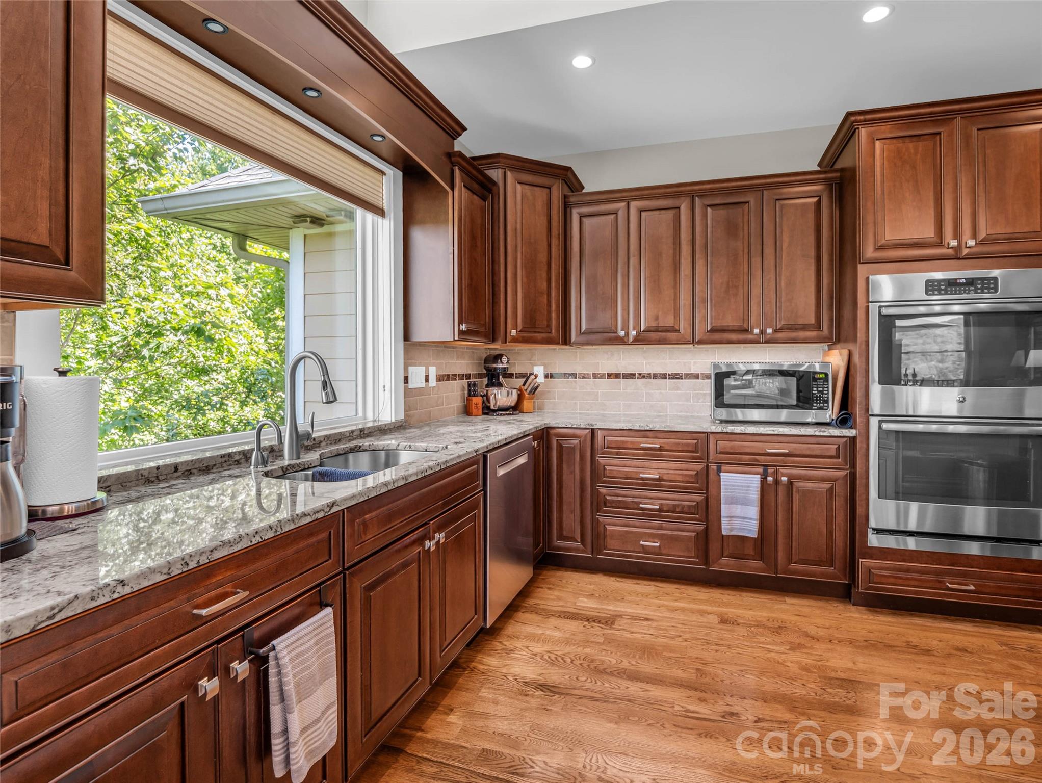 930 Big Raven Lane — Saluda