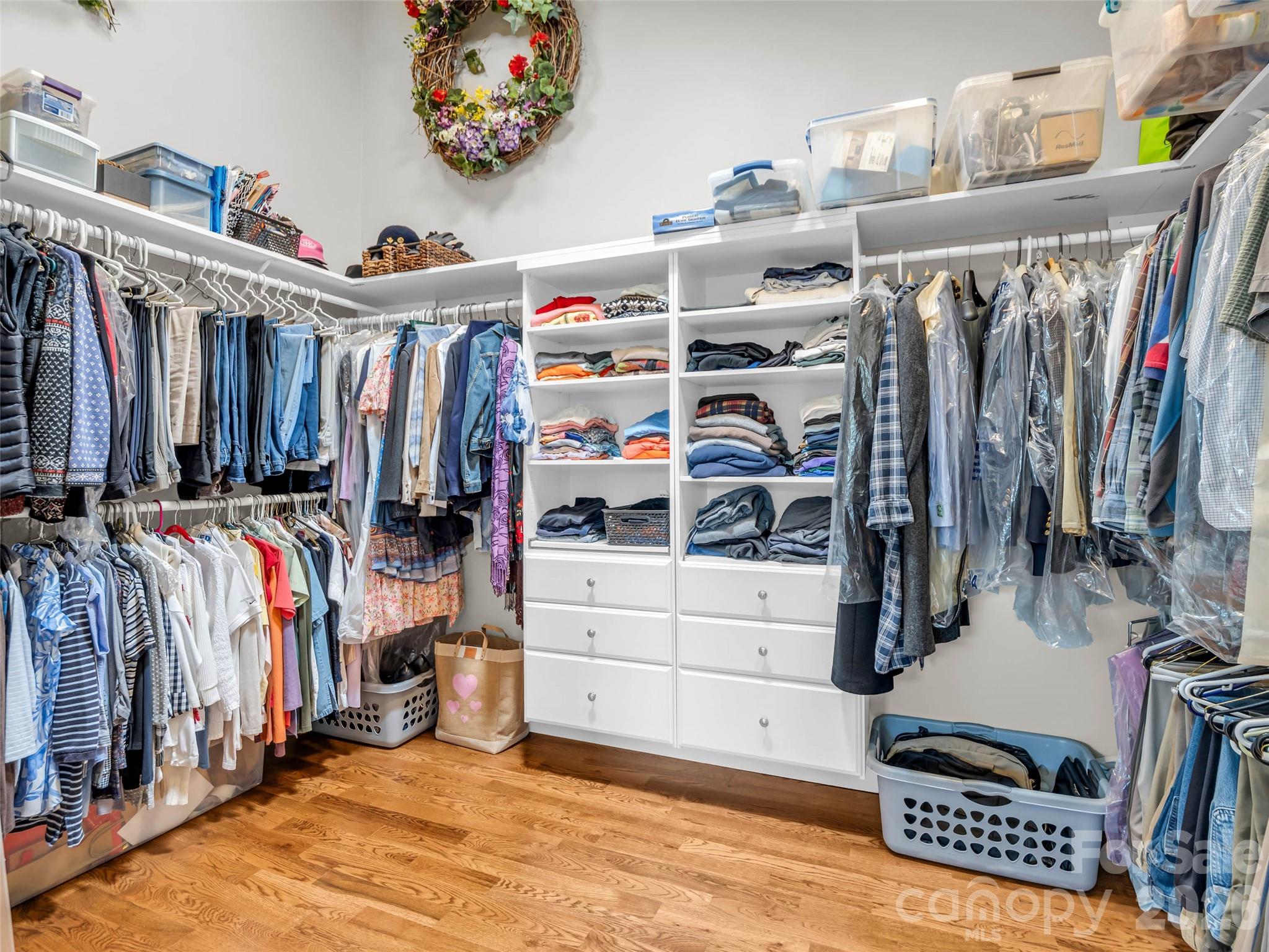 930 Big Raven Lane — Saluda