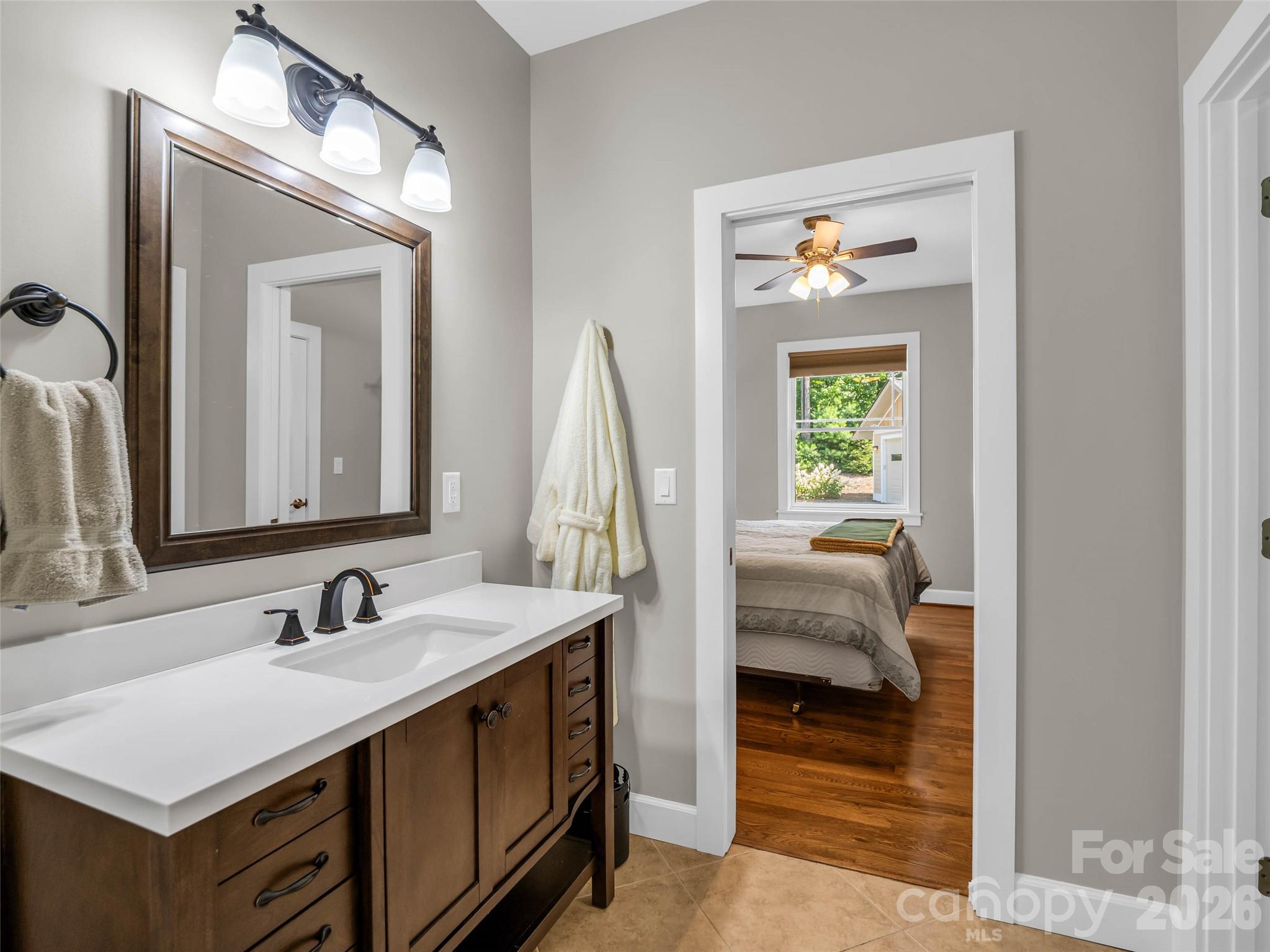 930 Big Raven Lane — Saluda