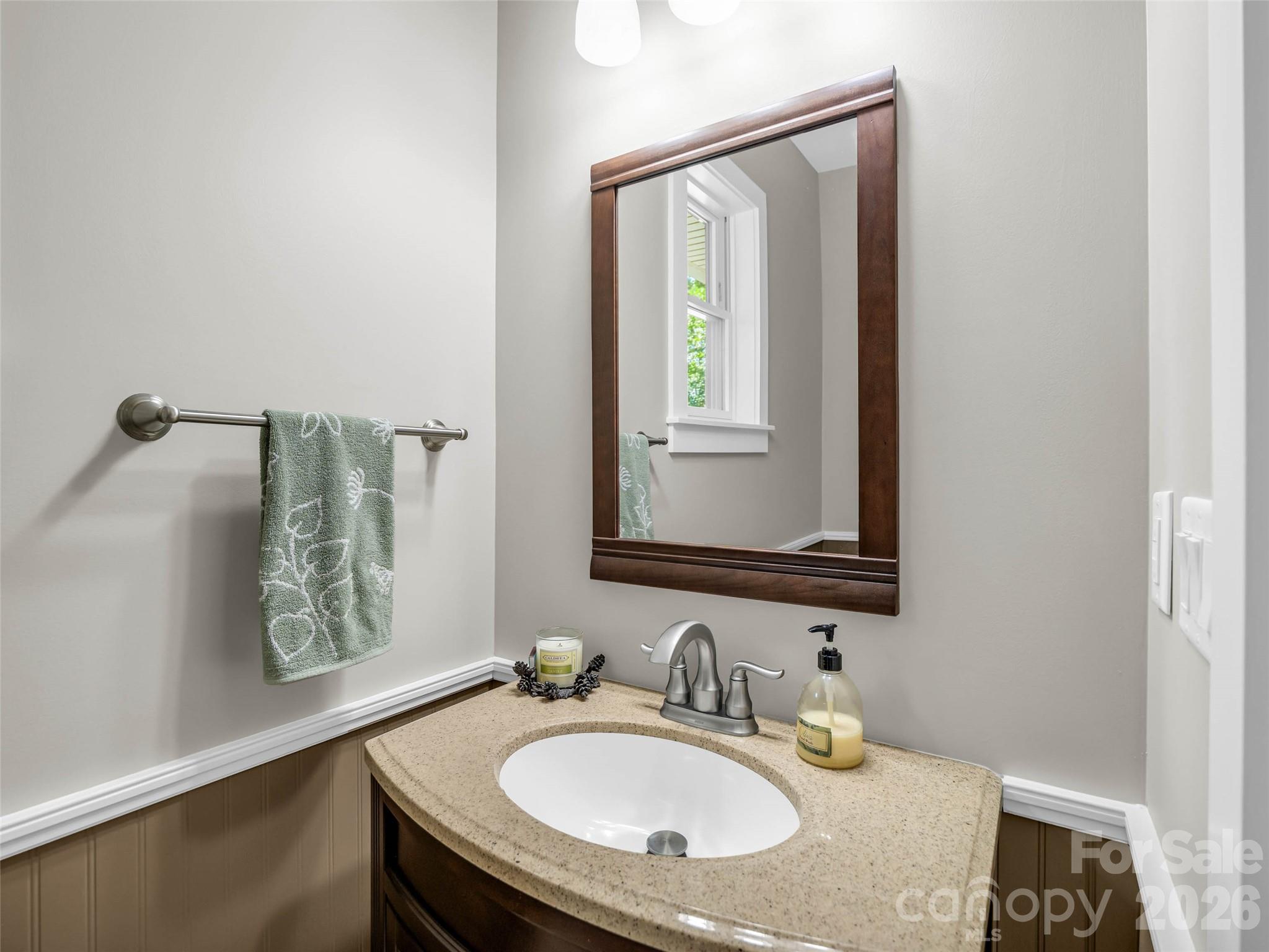 930 Big Raven Lane — Saluda